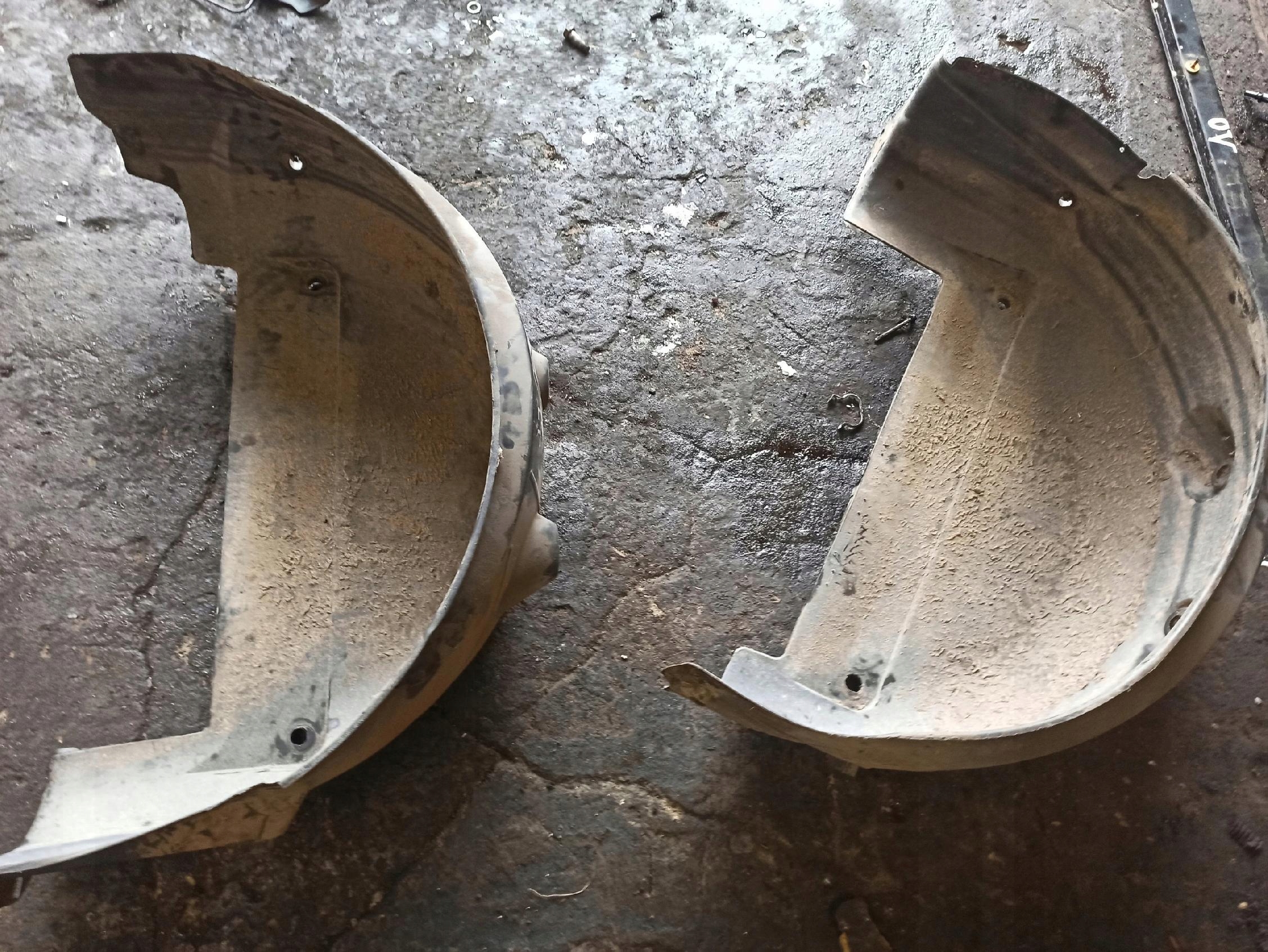 Radschale links oder rechts heck OPEL VIVARO 82000036
