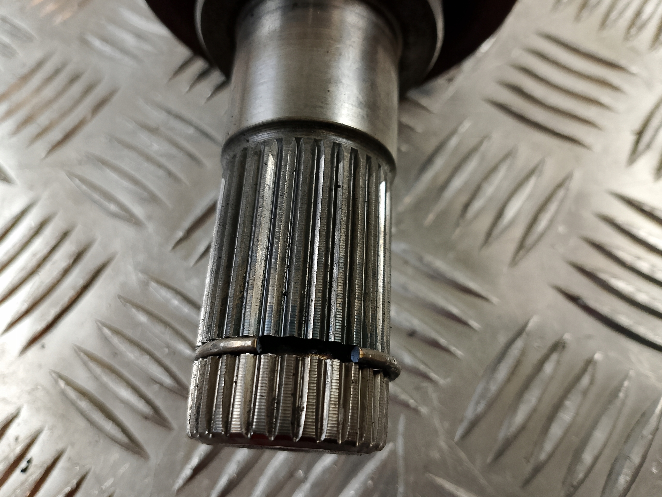 semi-axis left short. MAZDA 6 and GG 2.0 D