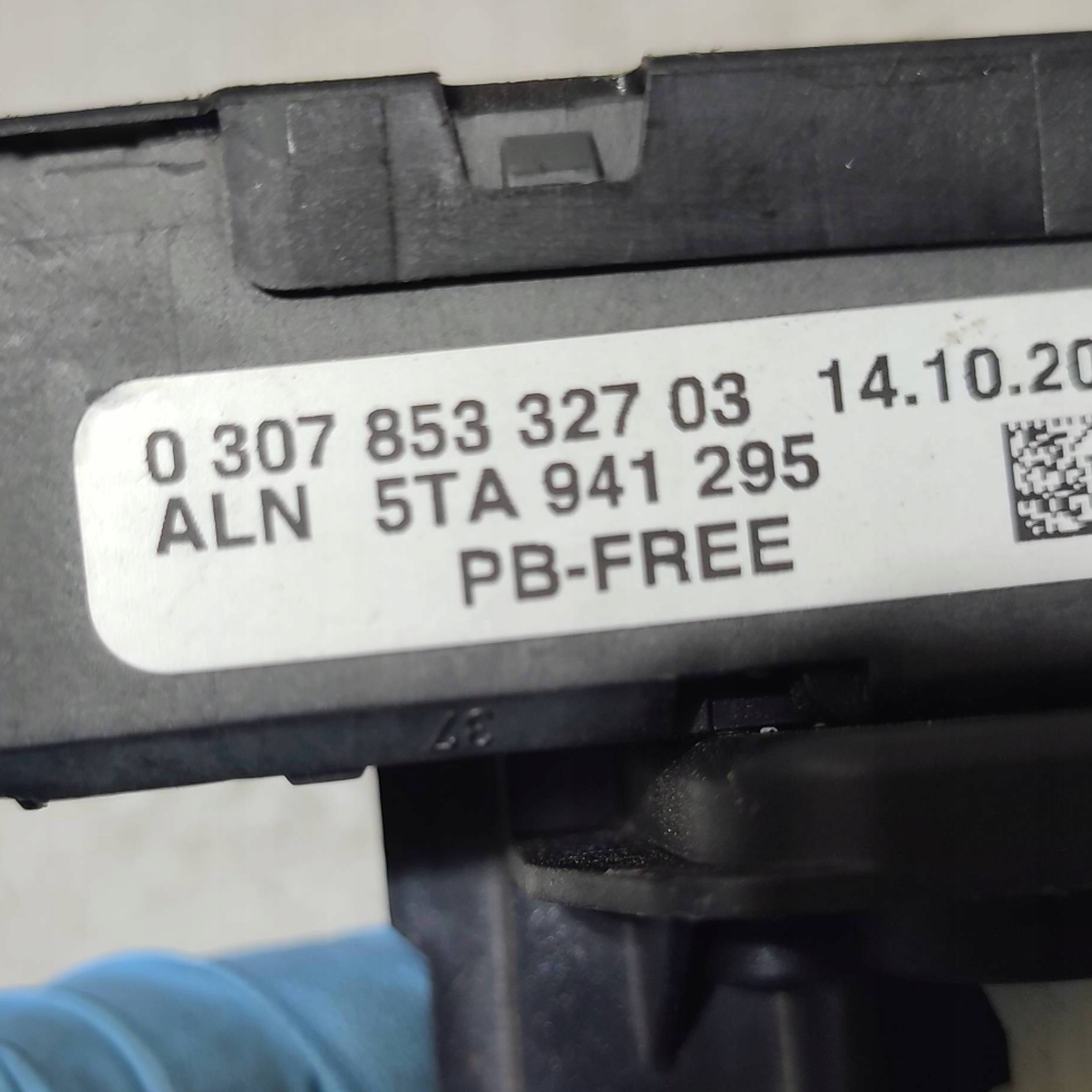 Volkswagen Touran III 2020 front right mini motor control