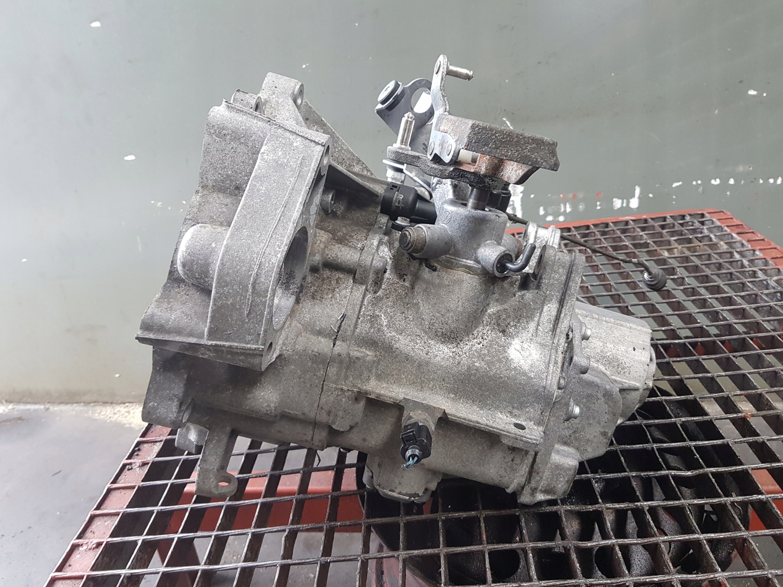 gearbox, manual VOLKSWAGEN GOLF 5 plus HBM