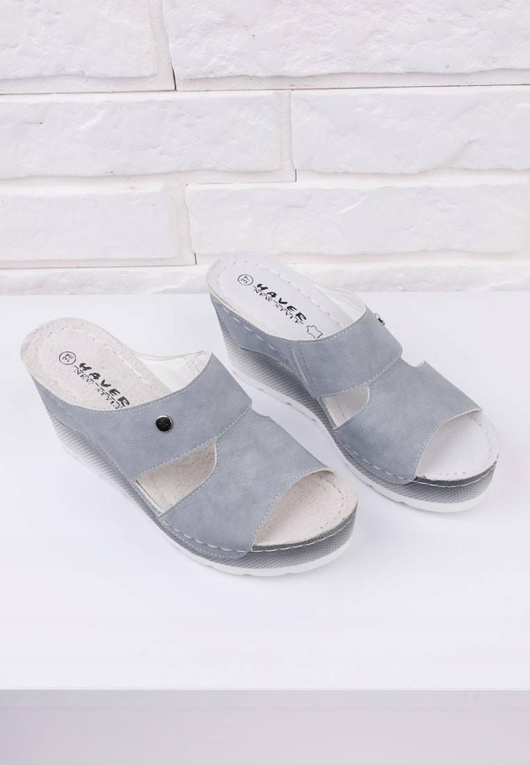 

Klapki jasno szare 8 na koturnie Burke 39