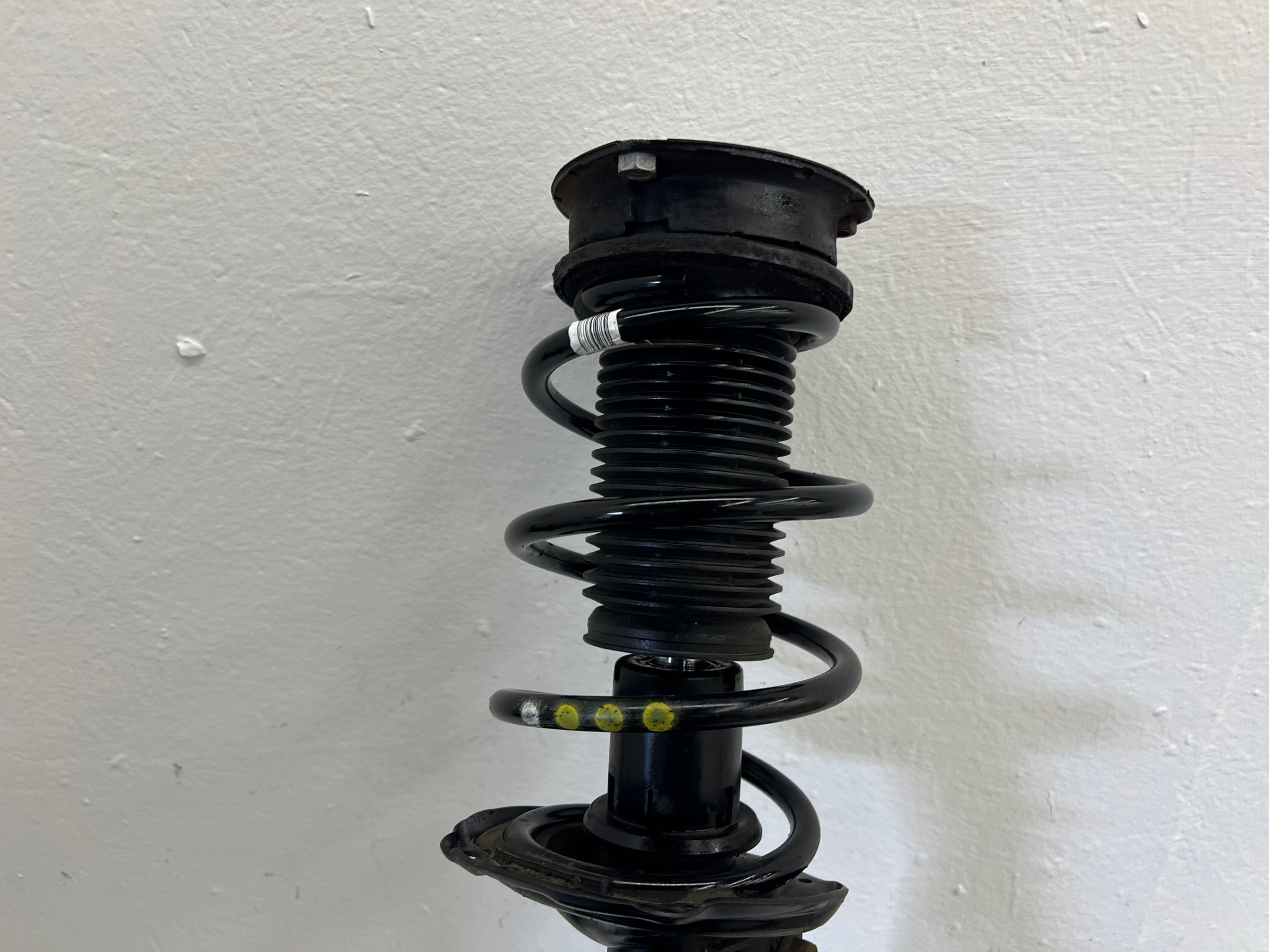 AUDI A3 8V 2.0TDI shock absorber swing left front 5Q0255Q 5Q0413023CP