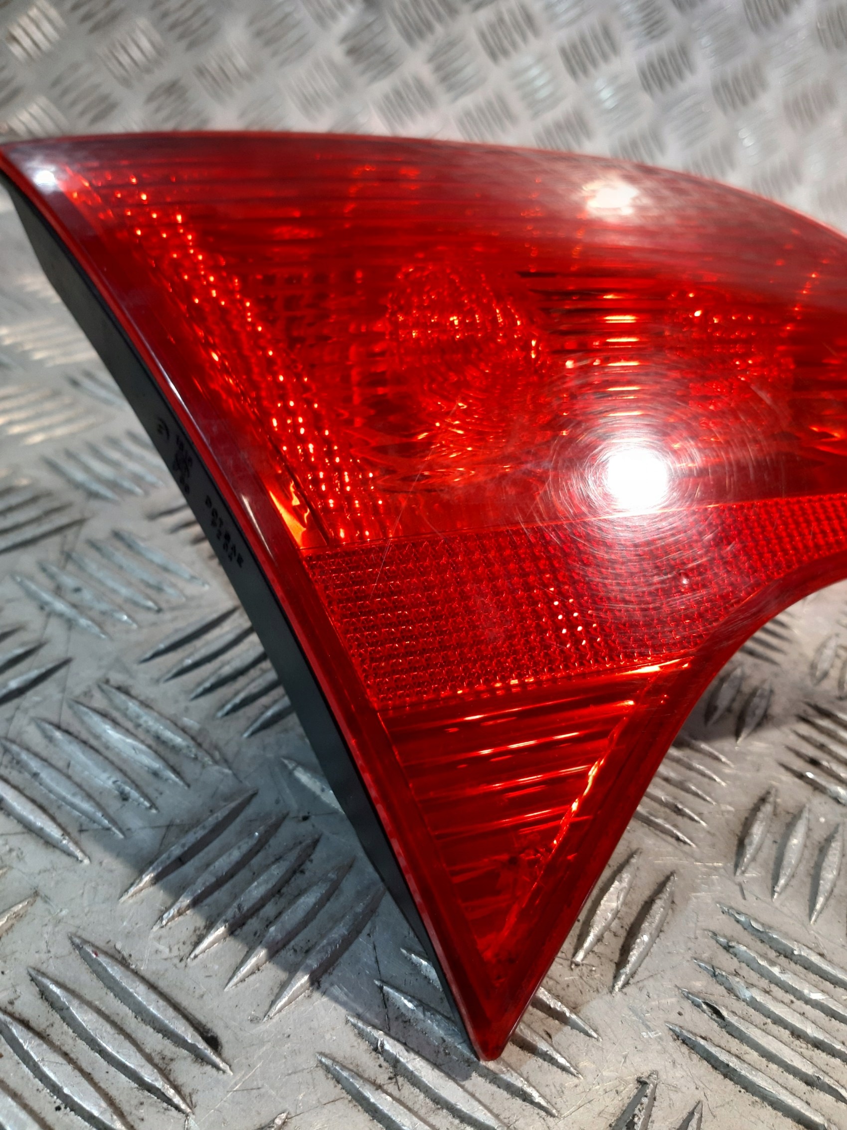 light rear part left to the bonnet AUDI A4 B7 KOMBI 8E9945093
