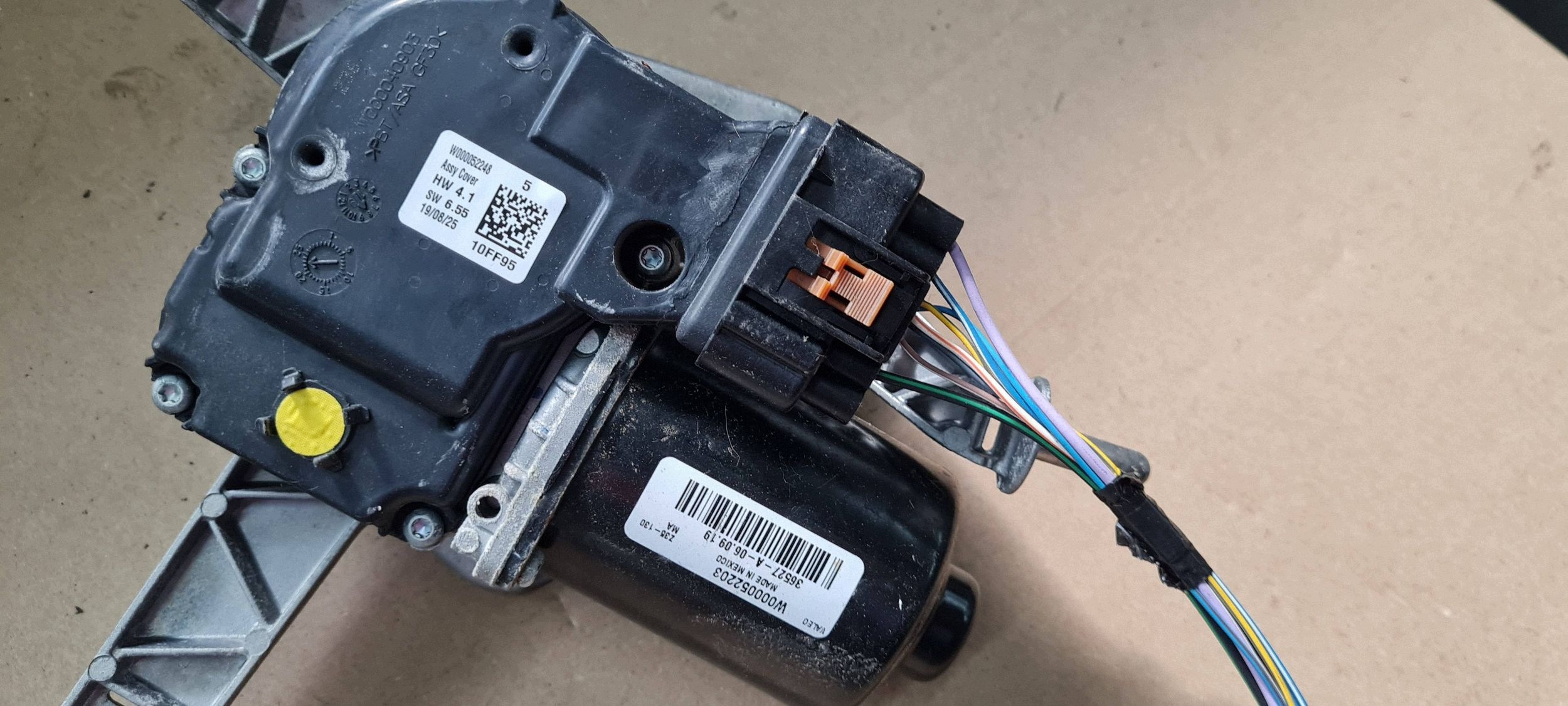 Ford Edge II 2020 ST LIFT mini motor of wipers left front FT4B17504AH