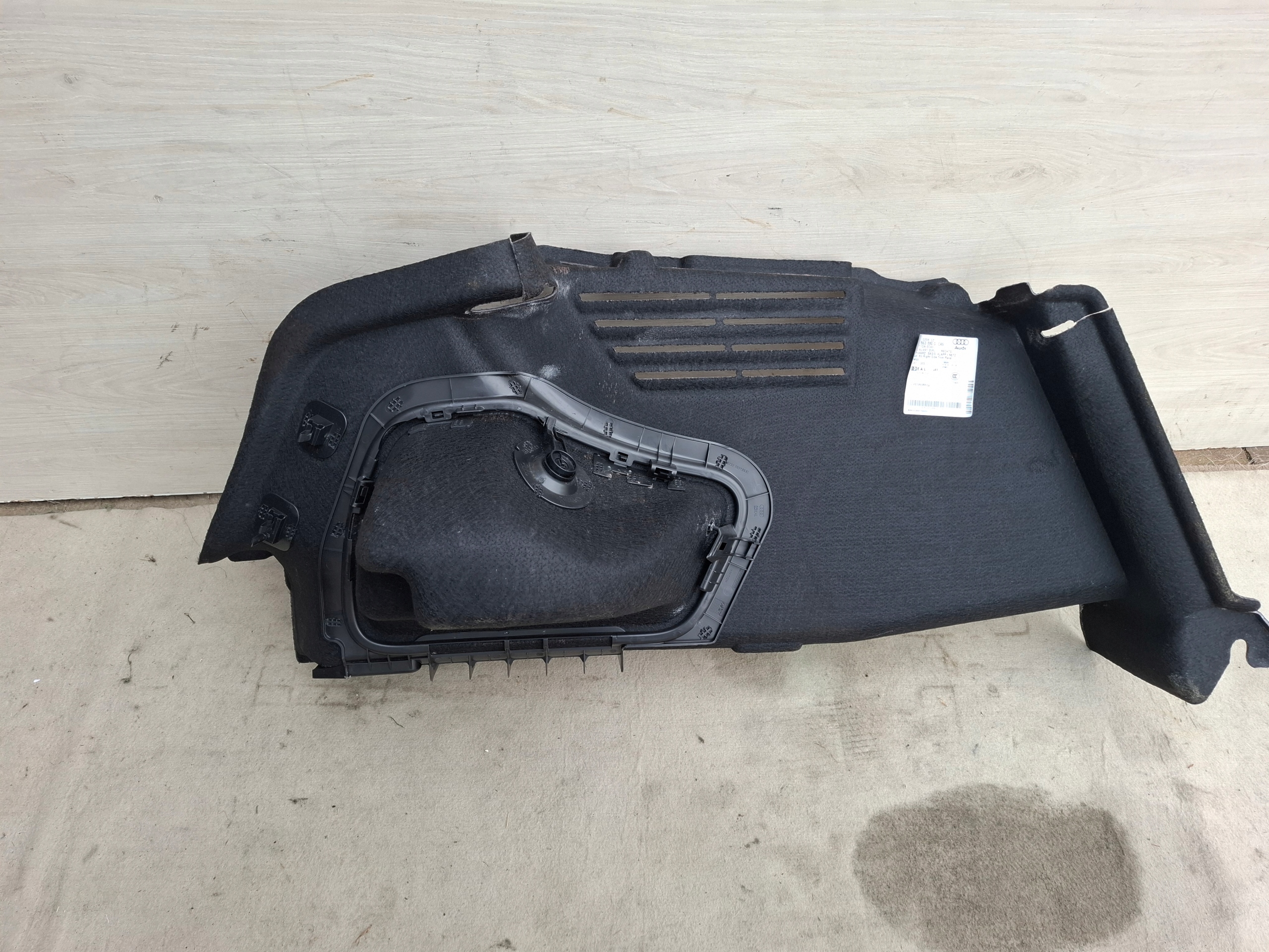 AUDI A4 8W B9 sedan boot upholstery right 8W5863880G