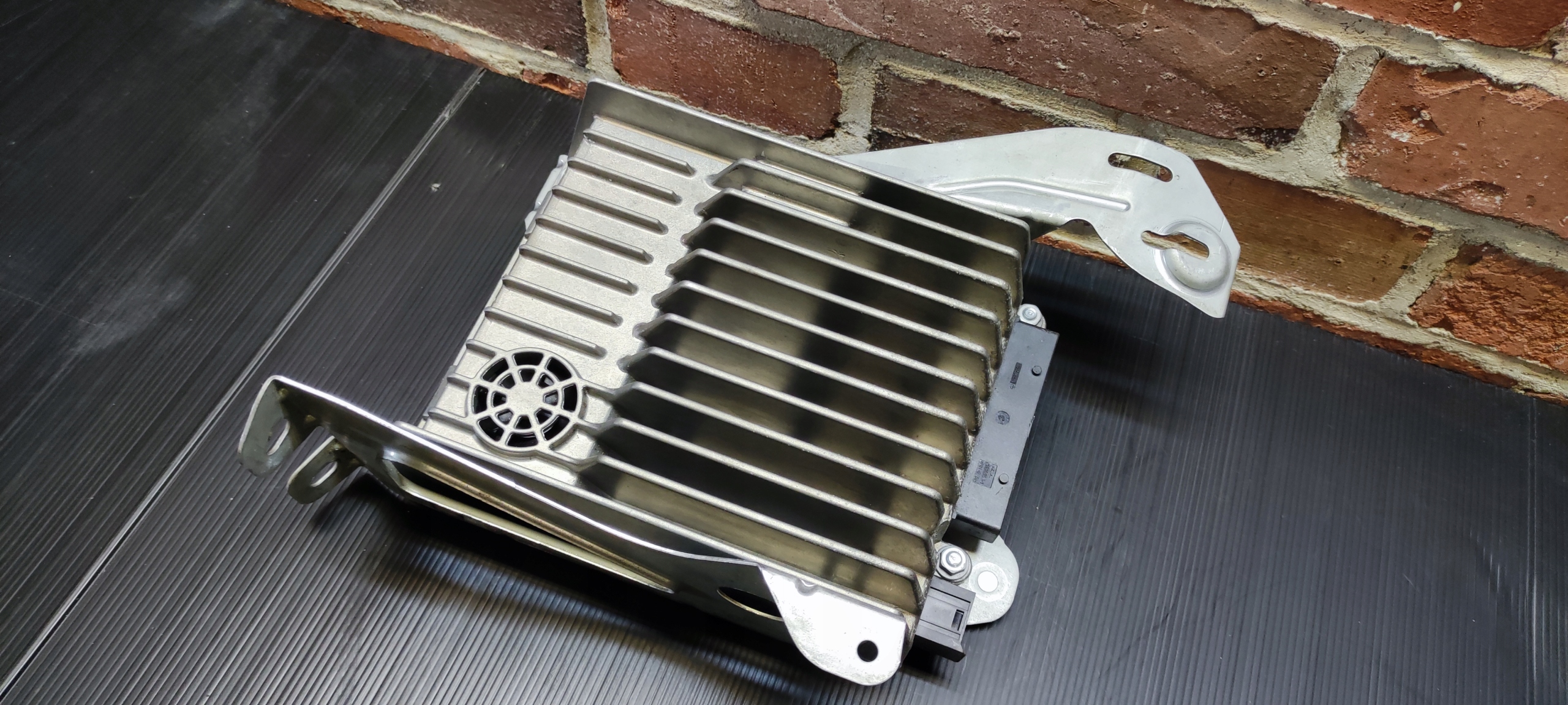 MERCEDES W204 аудио усилитель A2048706690