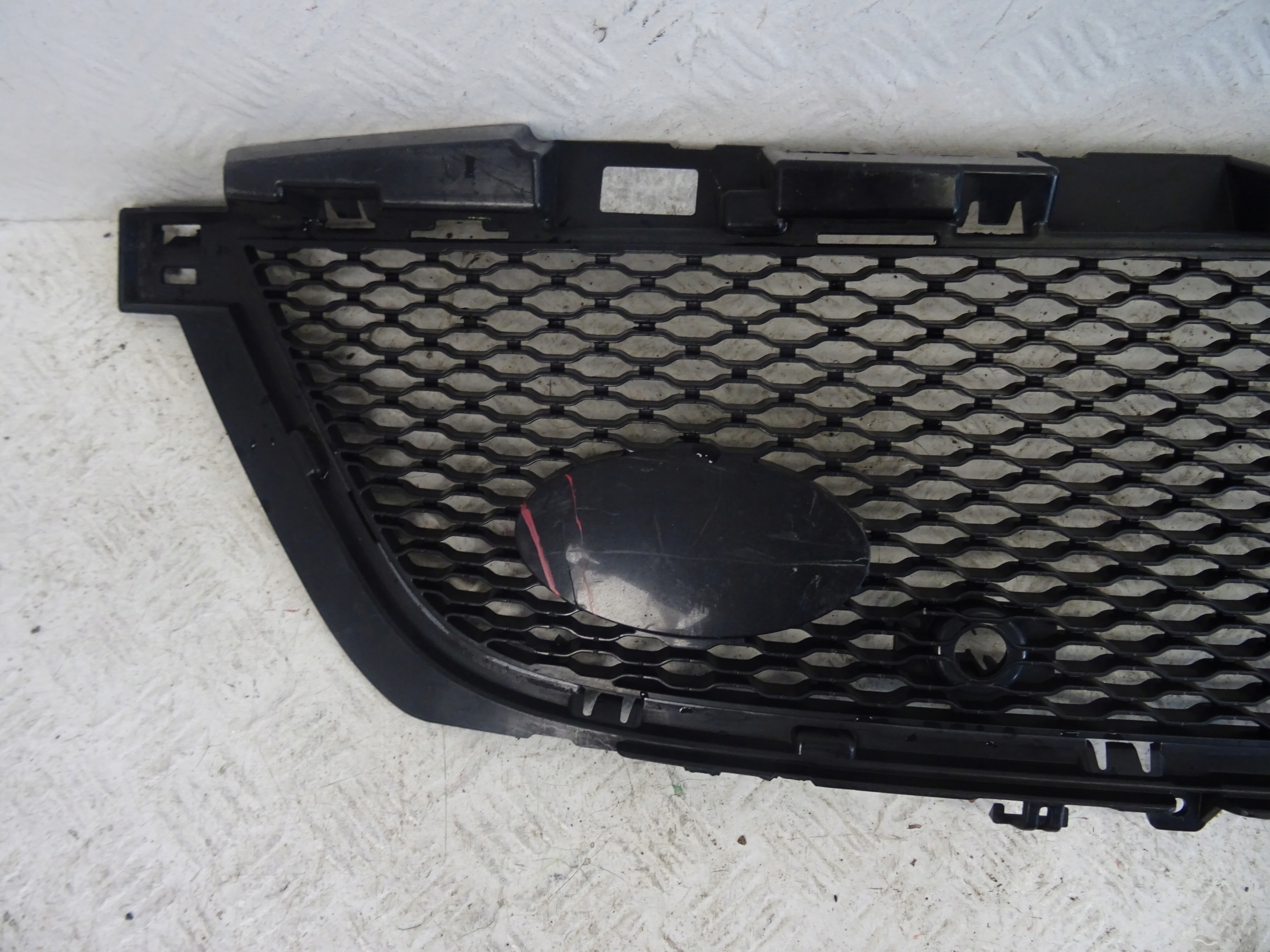 grid of a bumper front central RANGE ROVER VELAR L560 J8A2-19H457-D
