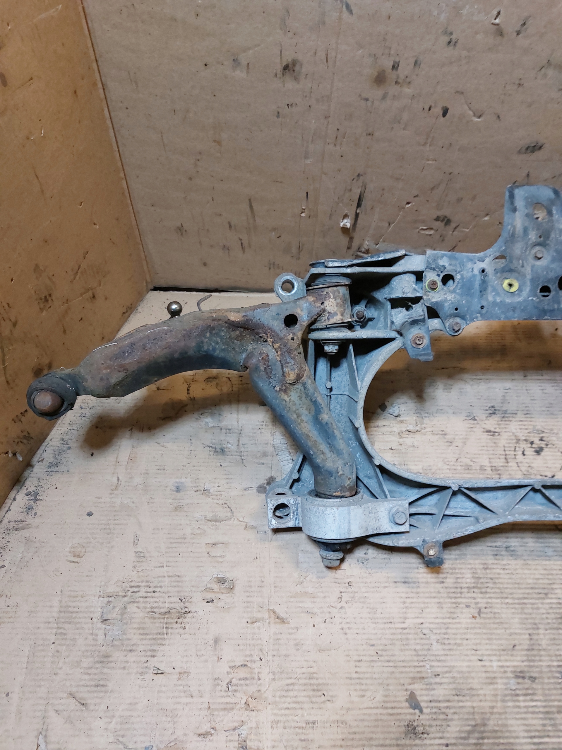 axle beam sider front LEXUS IS250