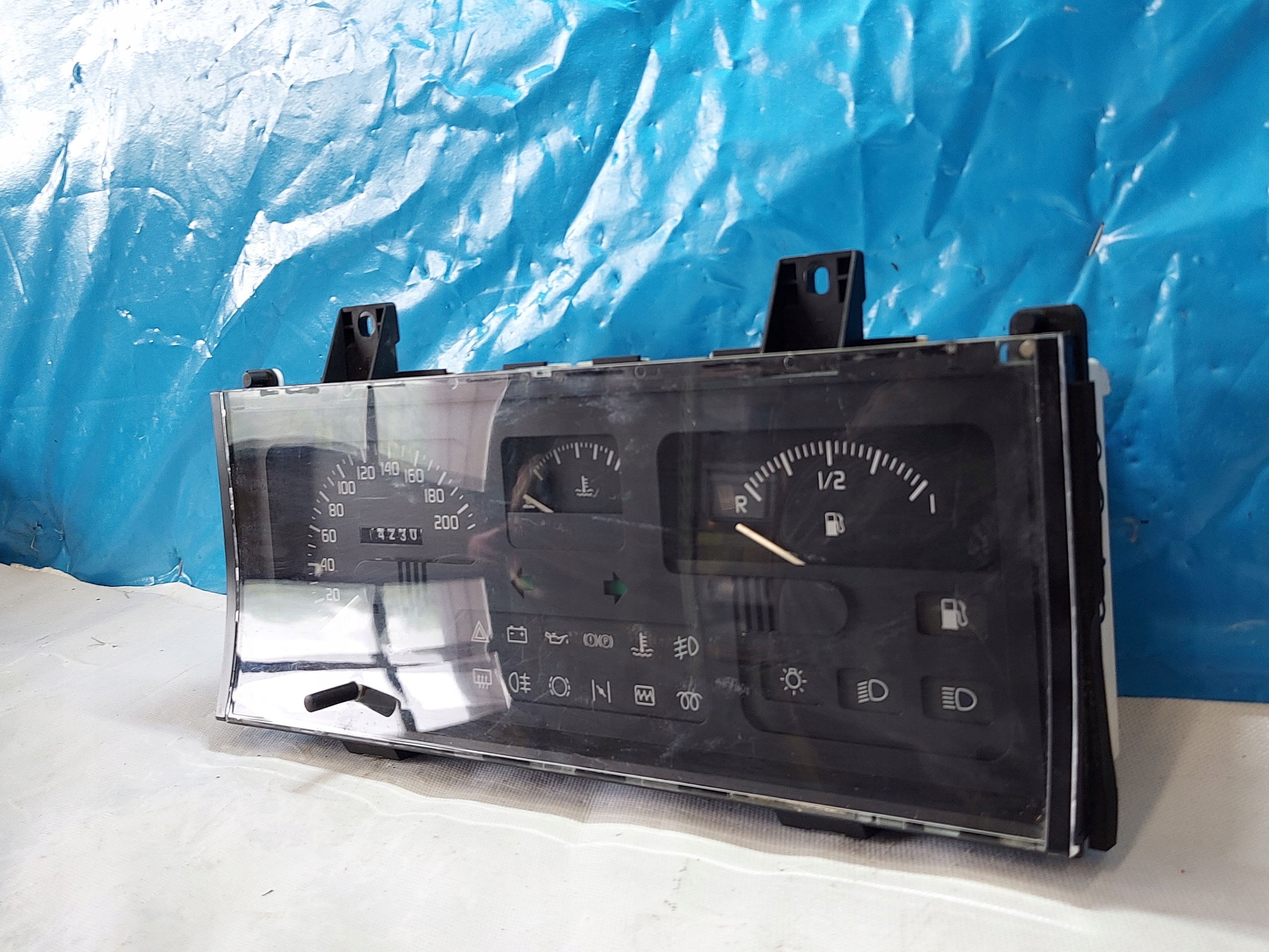 dials clock CLIO and 1.2 B 19327106