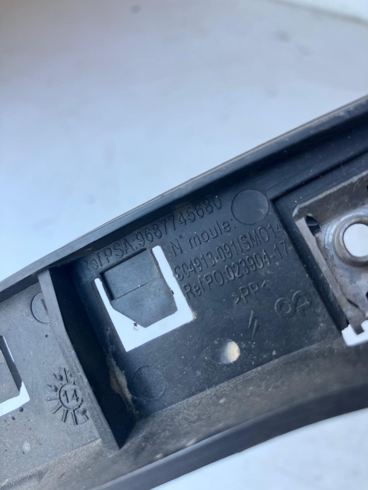 bumper bracket of a fender left front CITROEN C4 II B7 9687745680