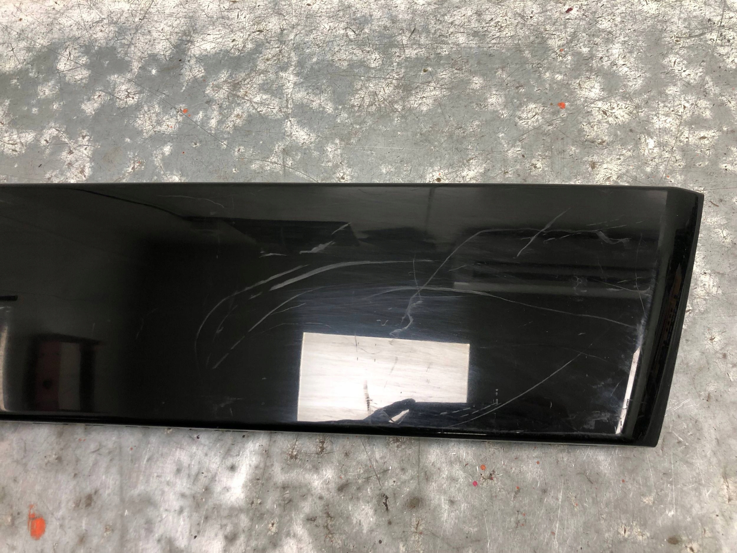 pad below REJESTRACJE front AUDI Q5 8R0807287B