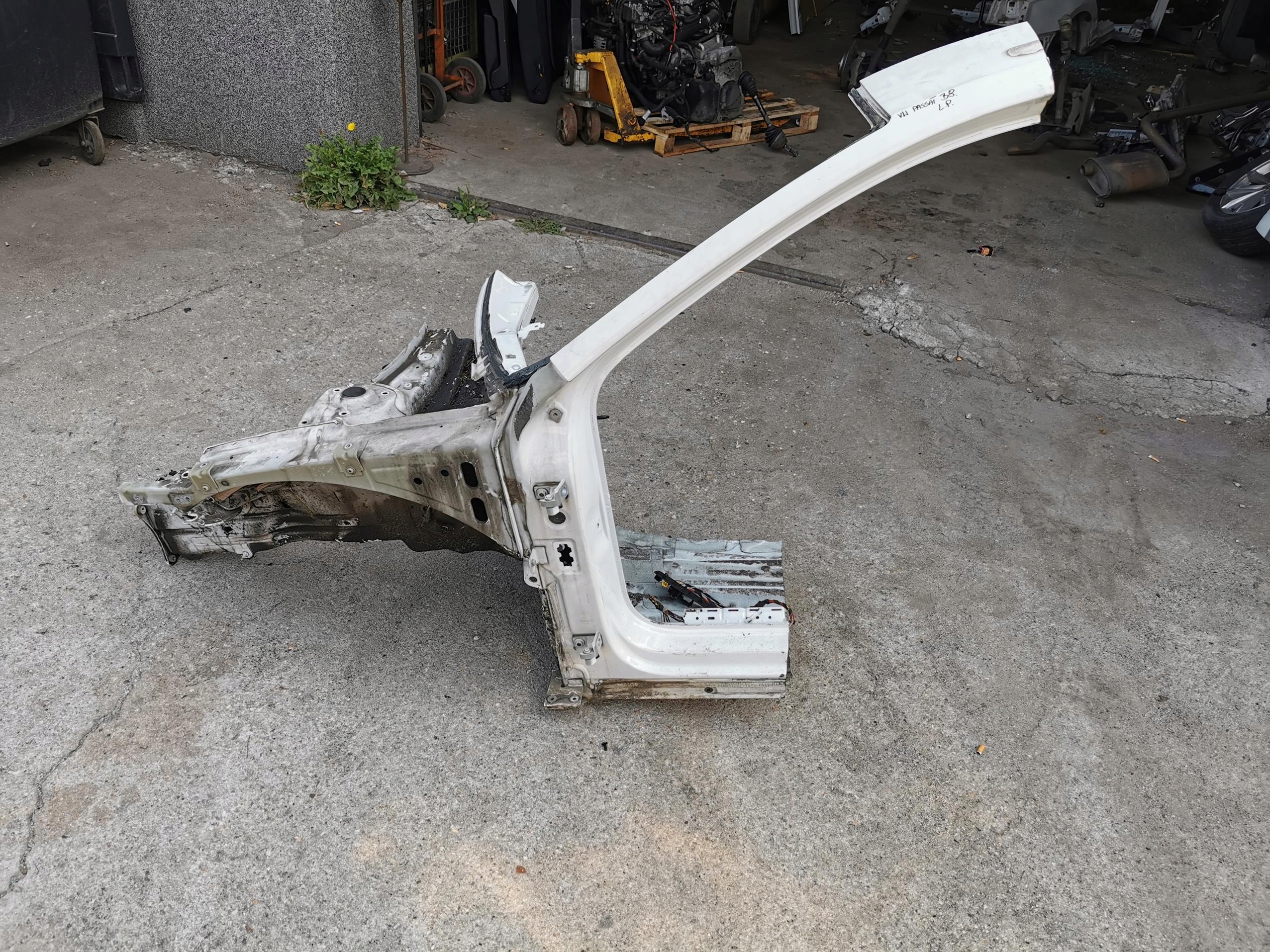 quarter quarter left front VW PASSAT B8 LC9A