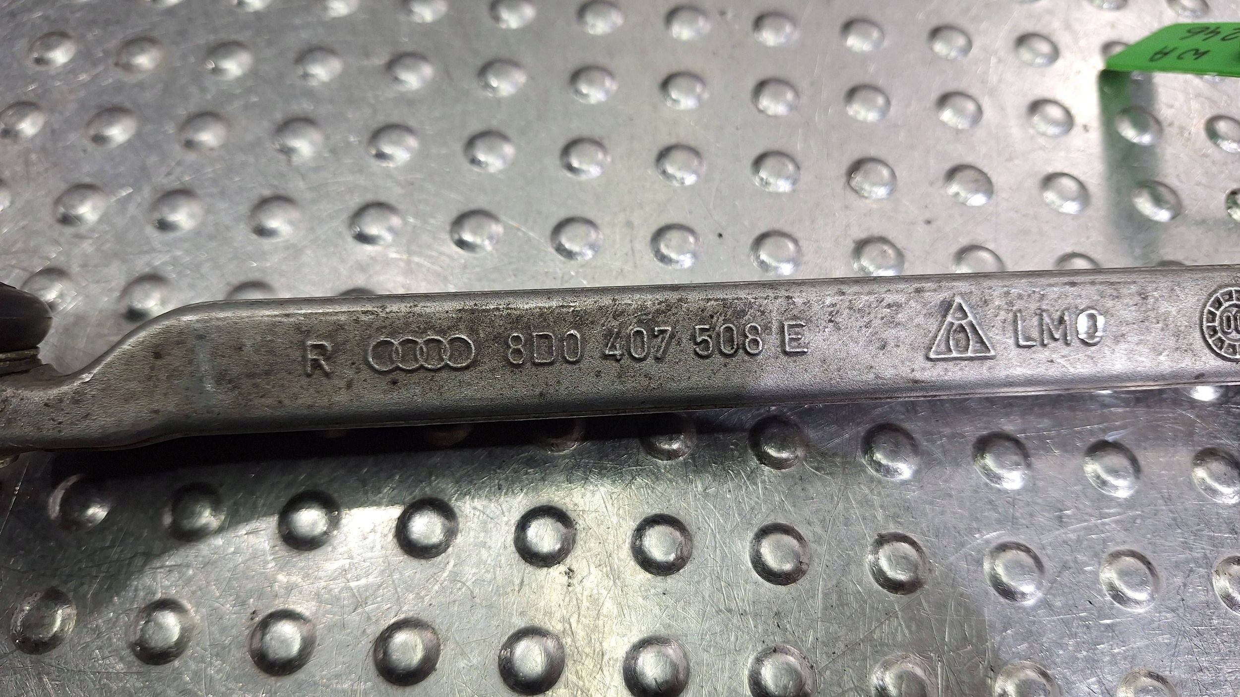 arm right front upper OE 8D0407508E AUDI A4 B6 A6 C5 PASSAT B5 SUPERB and