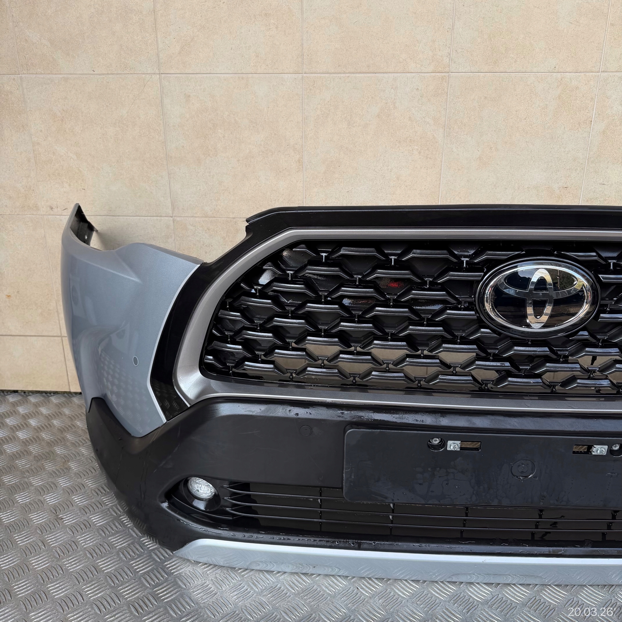 front bumper complete TOYOTA COROLLA CROSS 2025 ROK 4 PDC