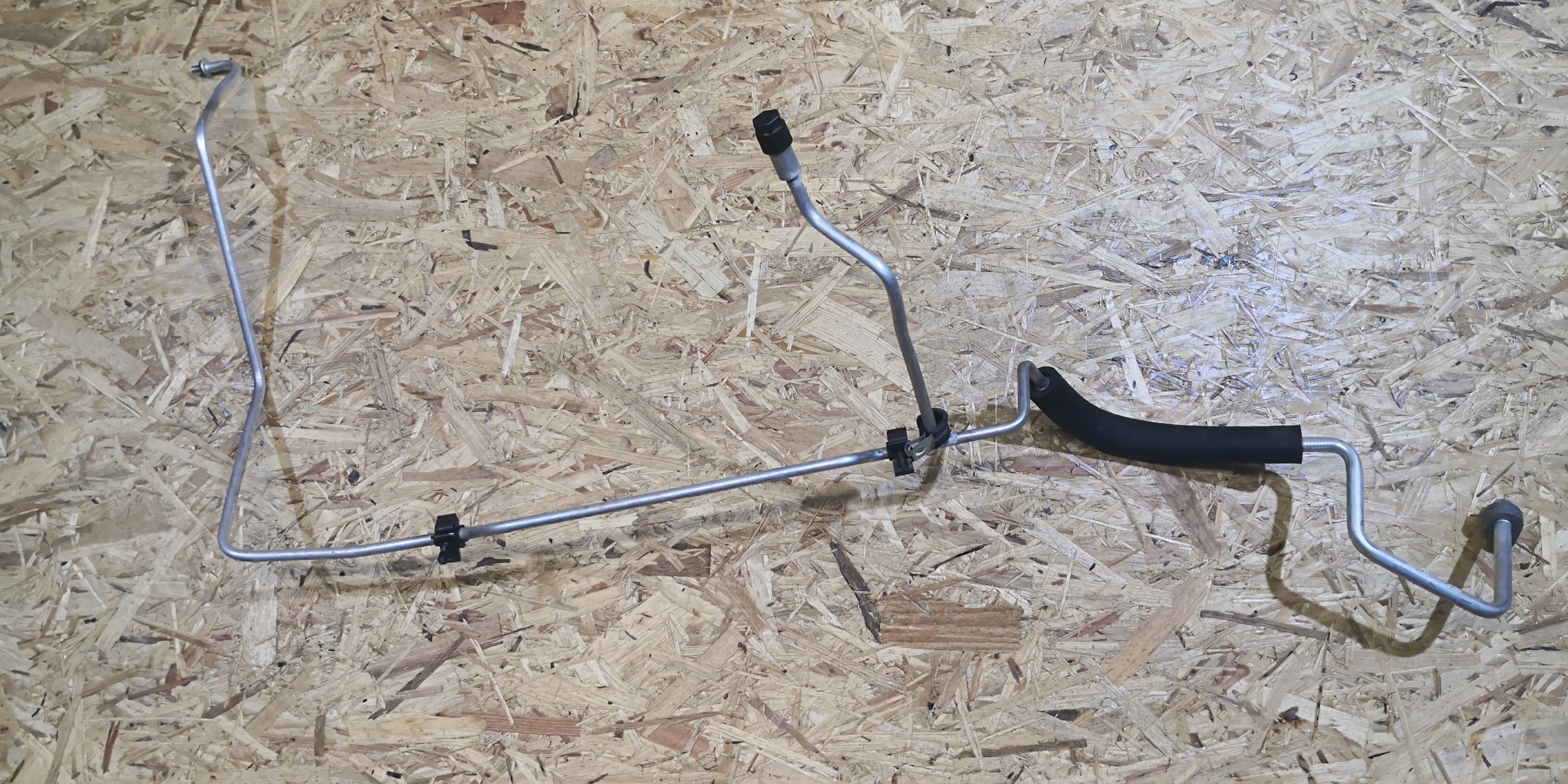 AR33-19N651-AA DR33-19N651-AH - Трубка кондиціонера Ford Mustang 2010-2014