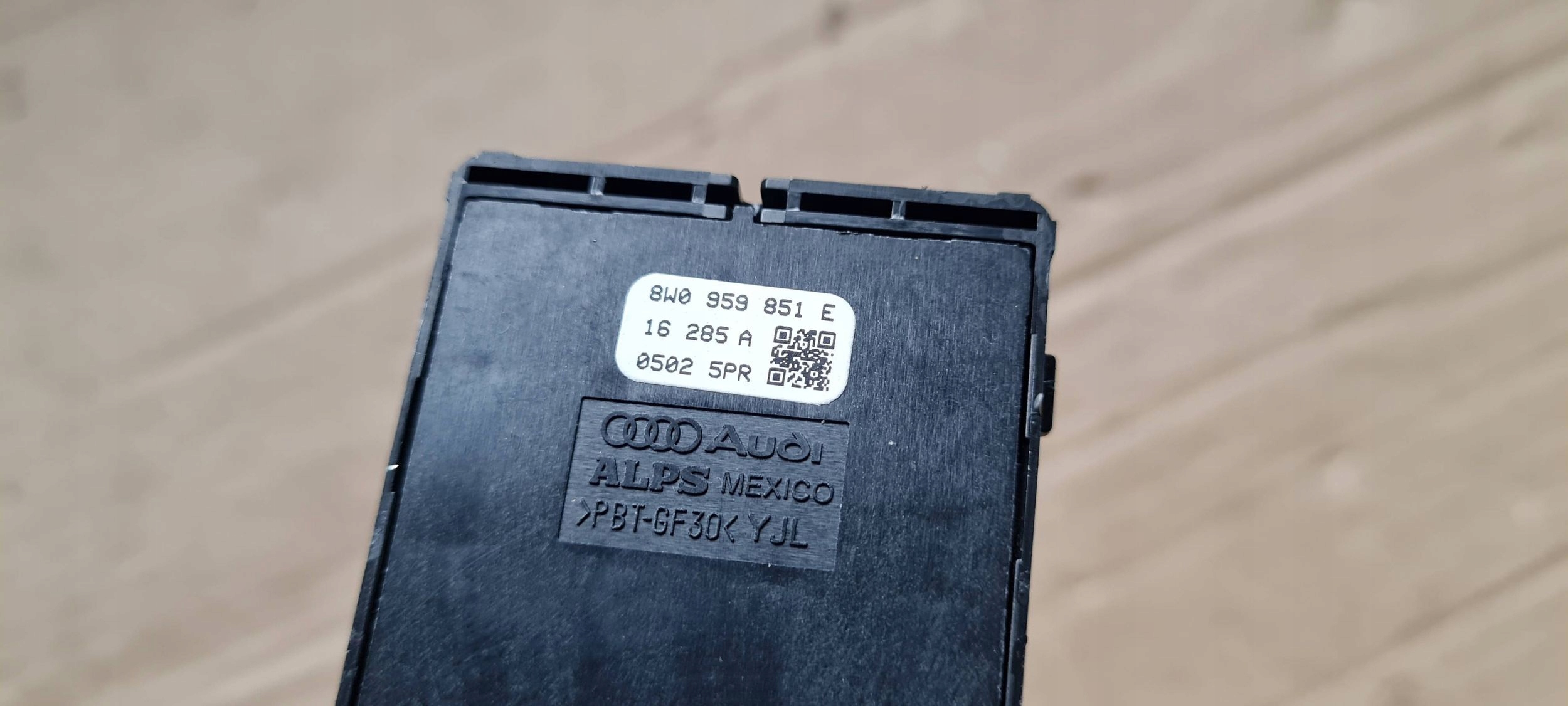 S4 B9 A4 8W switch PANEL of the window 8W0959851E A5 8W S5