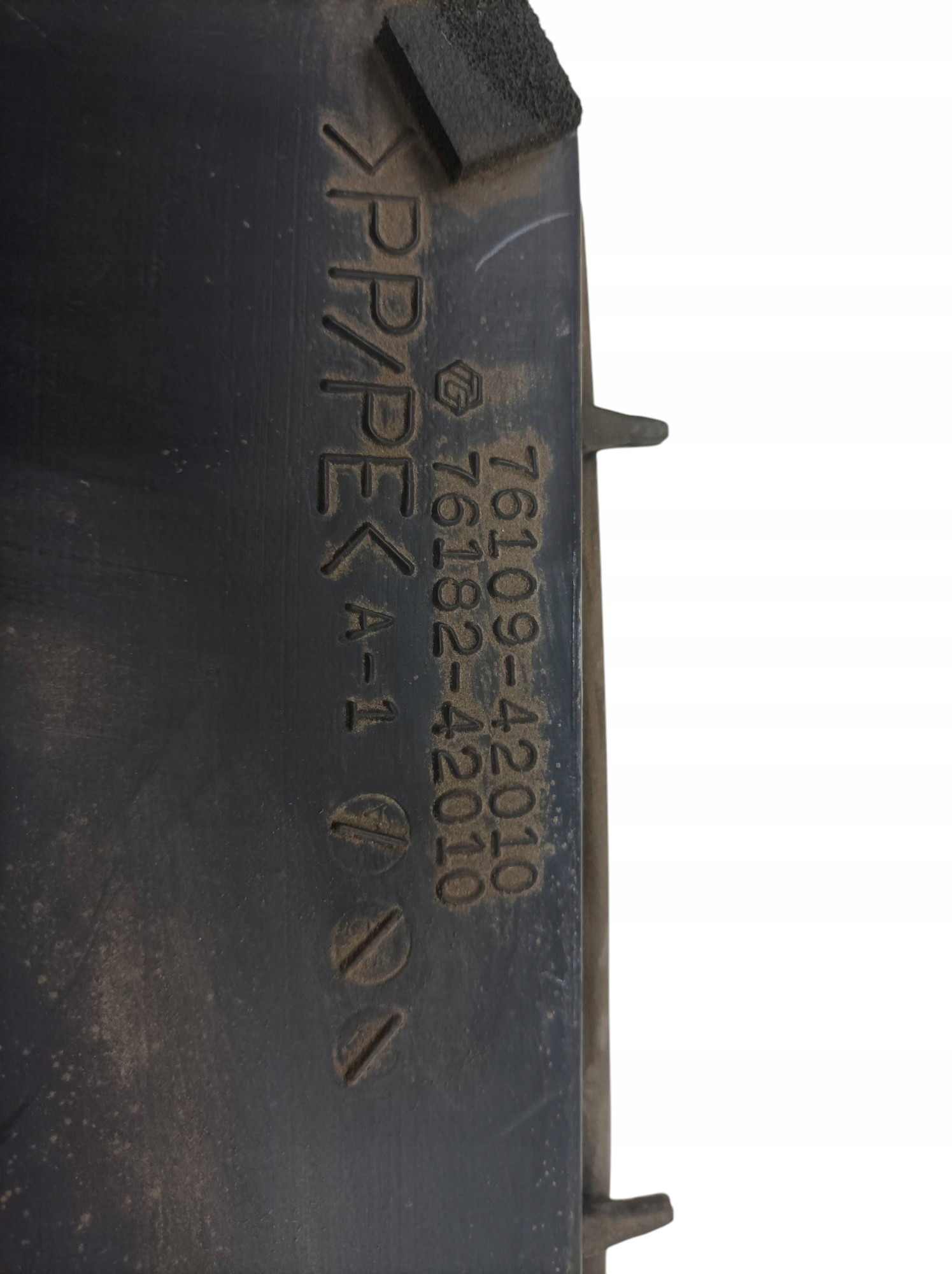 air hose 76109-42010 2.0 D4D Toyota RAV4 II (2000-2005)