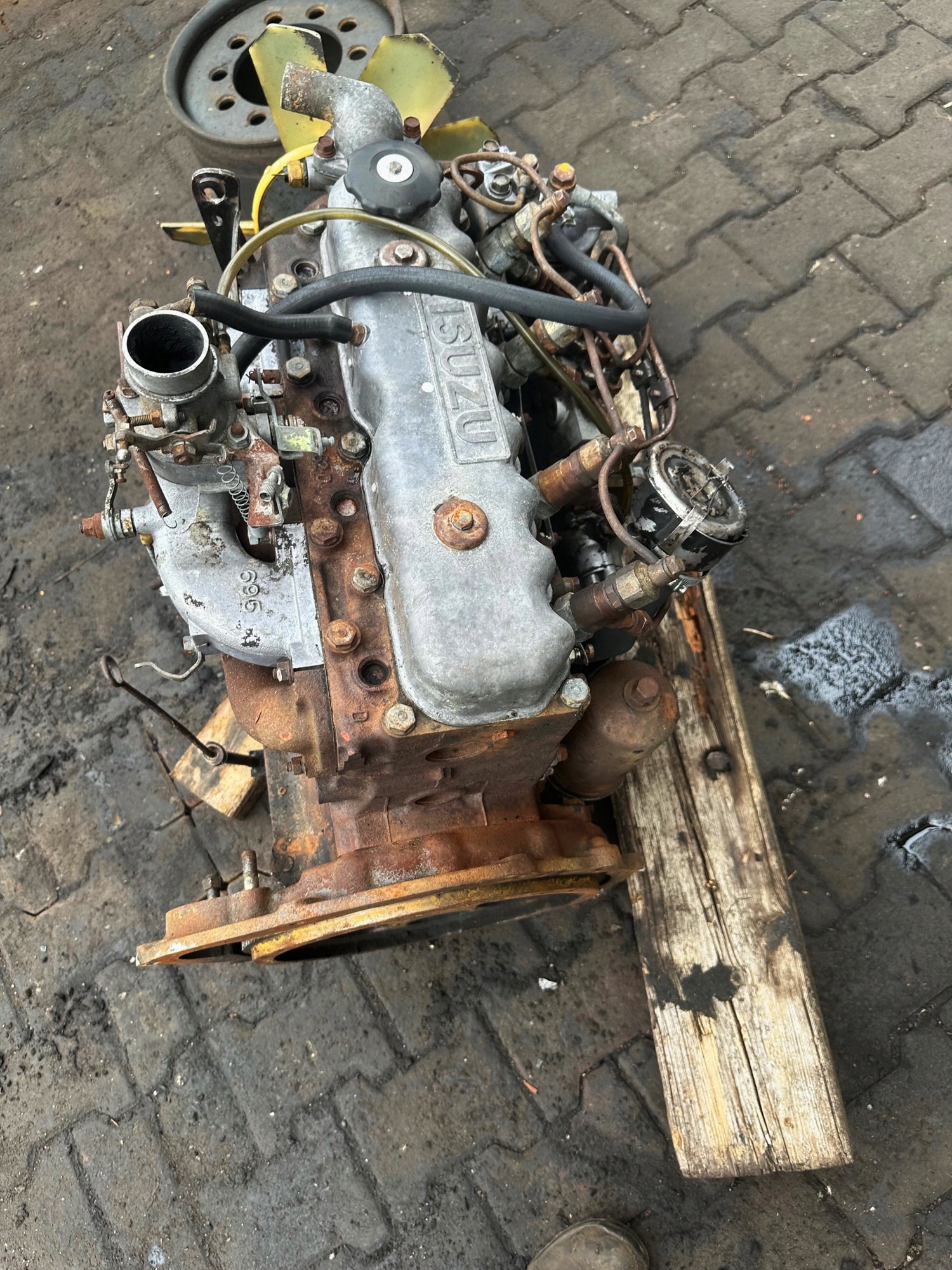 silnik Isuzu 4-cylindrowy diesel wózek ładowarka