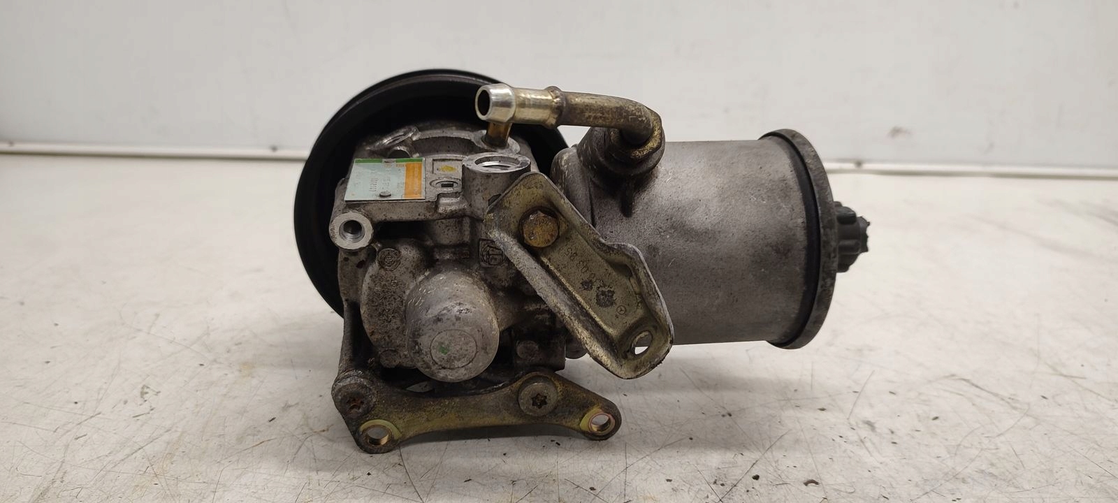 servo pump Mercedes W124 2,2