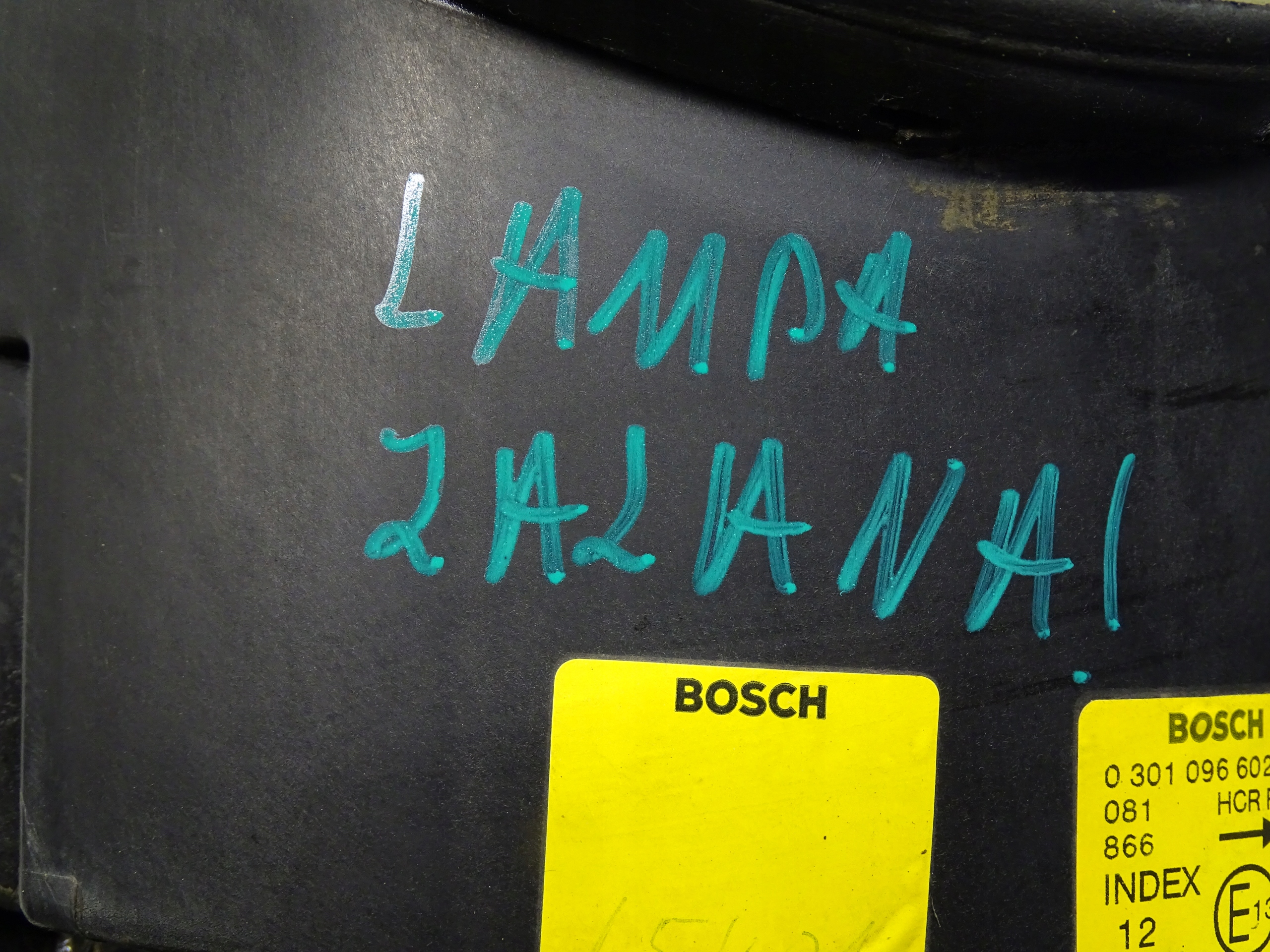 light left front UK PORSCHE CARRERA COUPE 99663105408