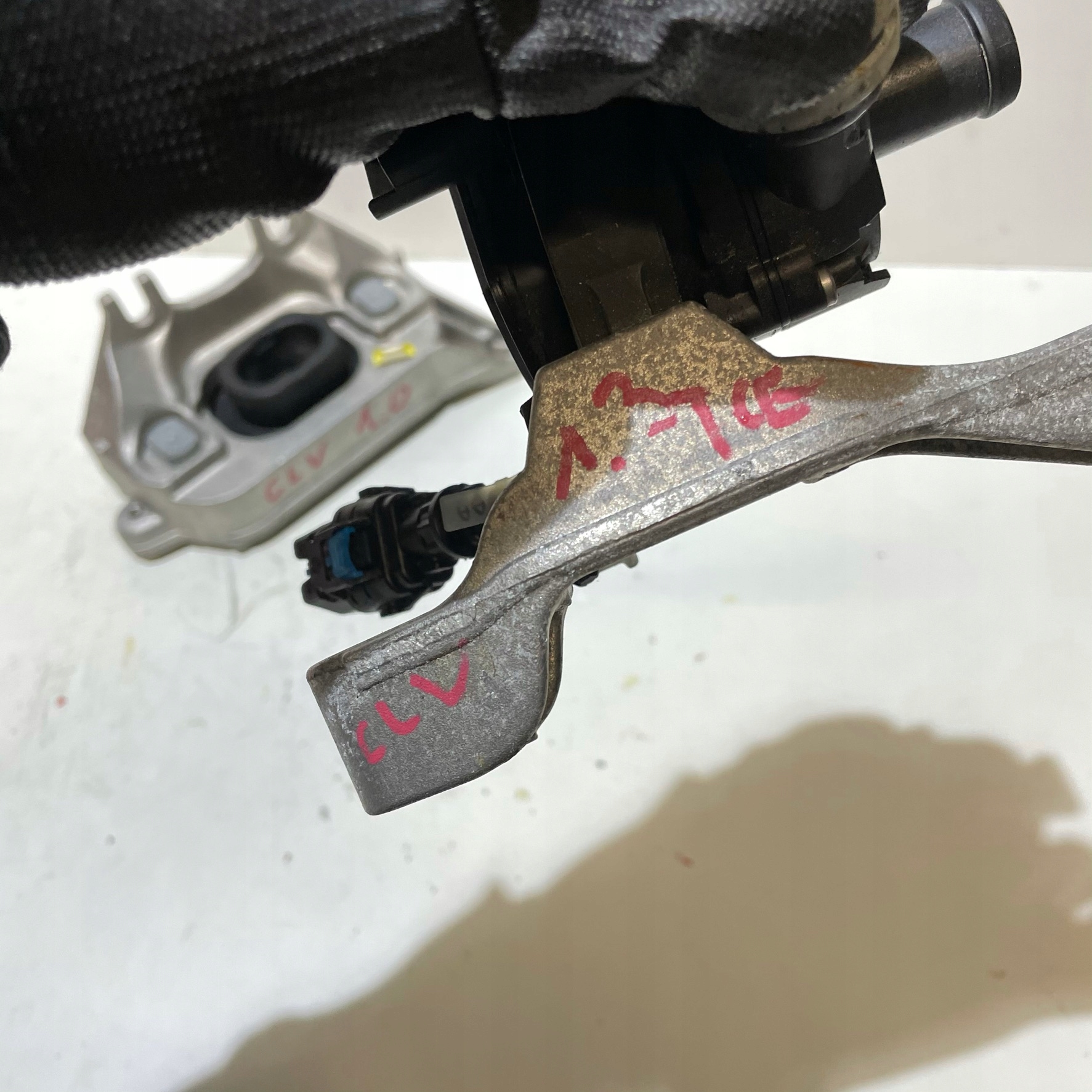 RENAULT CLIO V CAPTUR 1.3 TCE WATER PUMP HOLDER