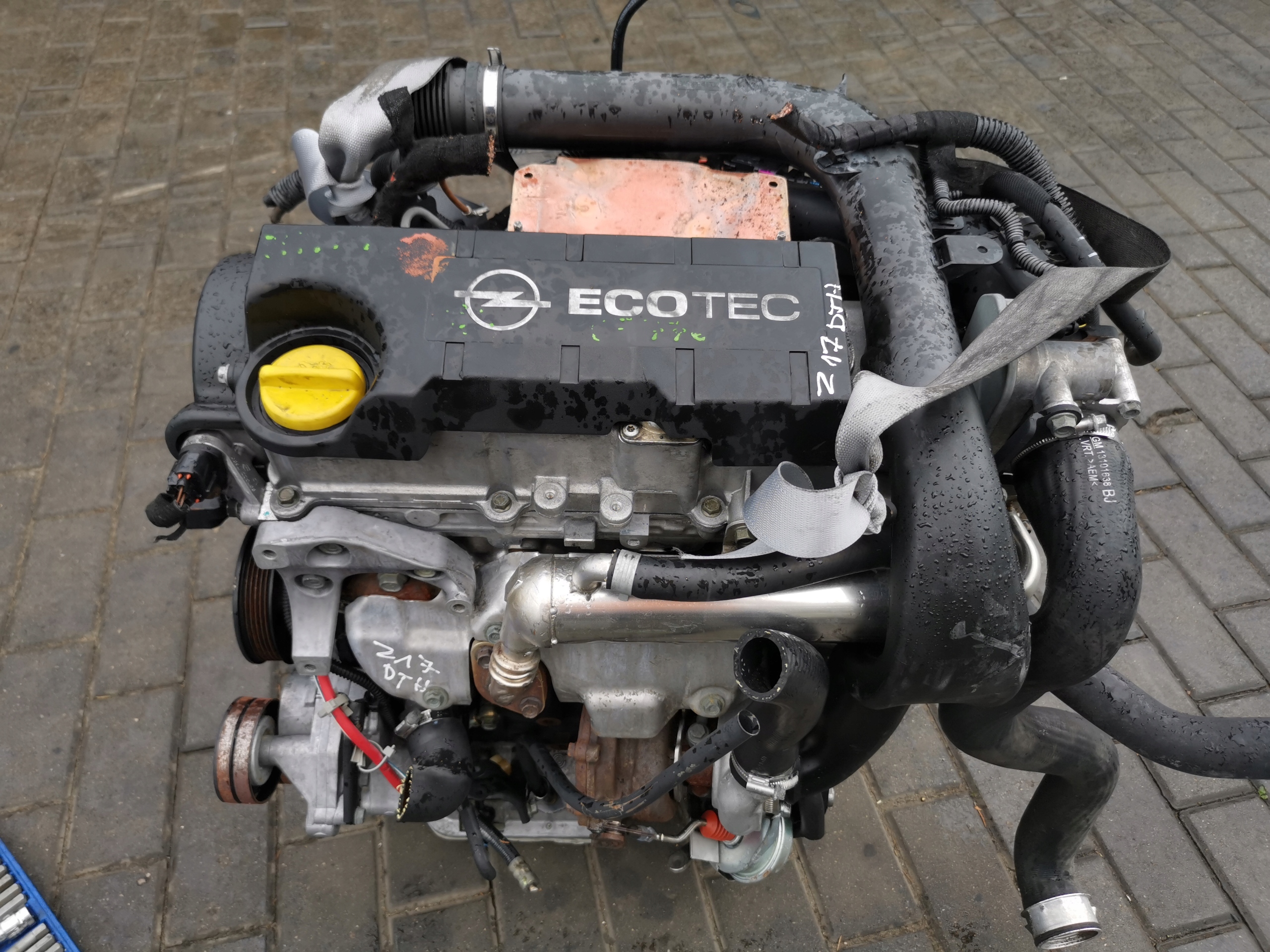 двигатель комплектный opel ASTRA III H MERIVA Combo C 1.7 Z17DTH Denso