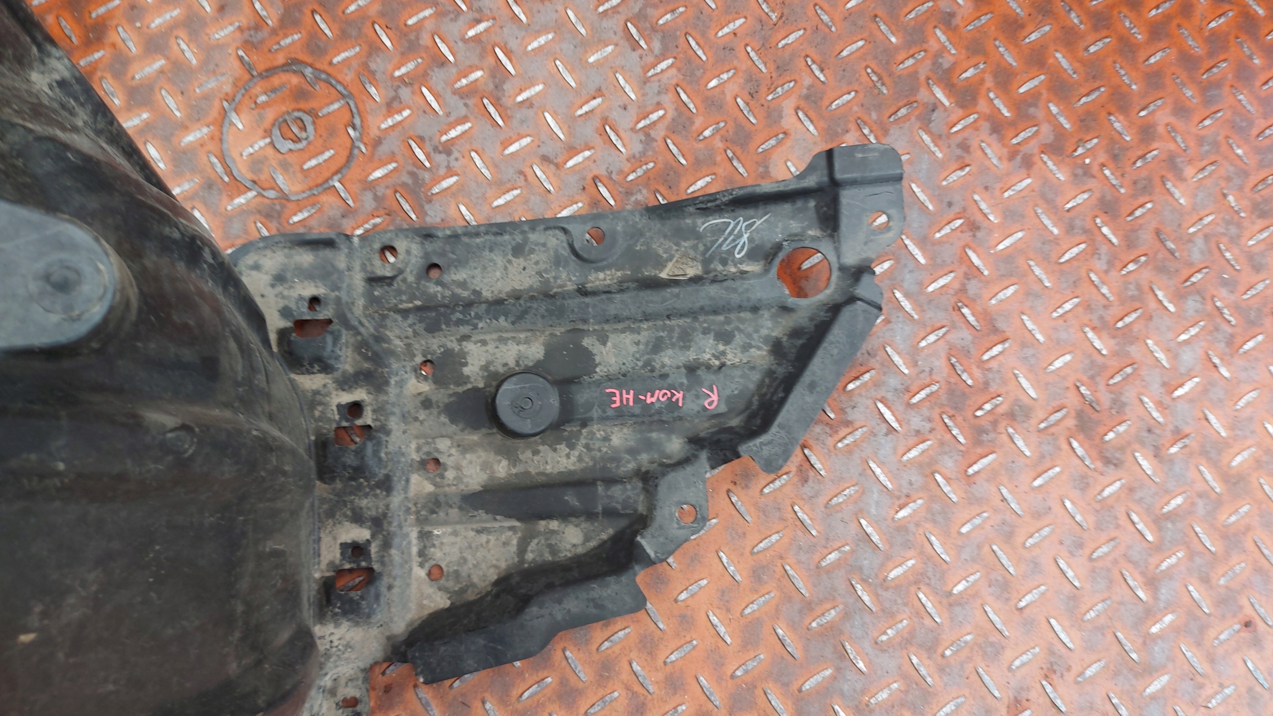 mudguard right front TOYOTA COROLLA E21 19- KOMBI