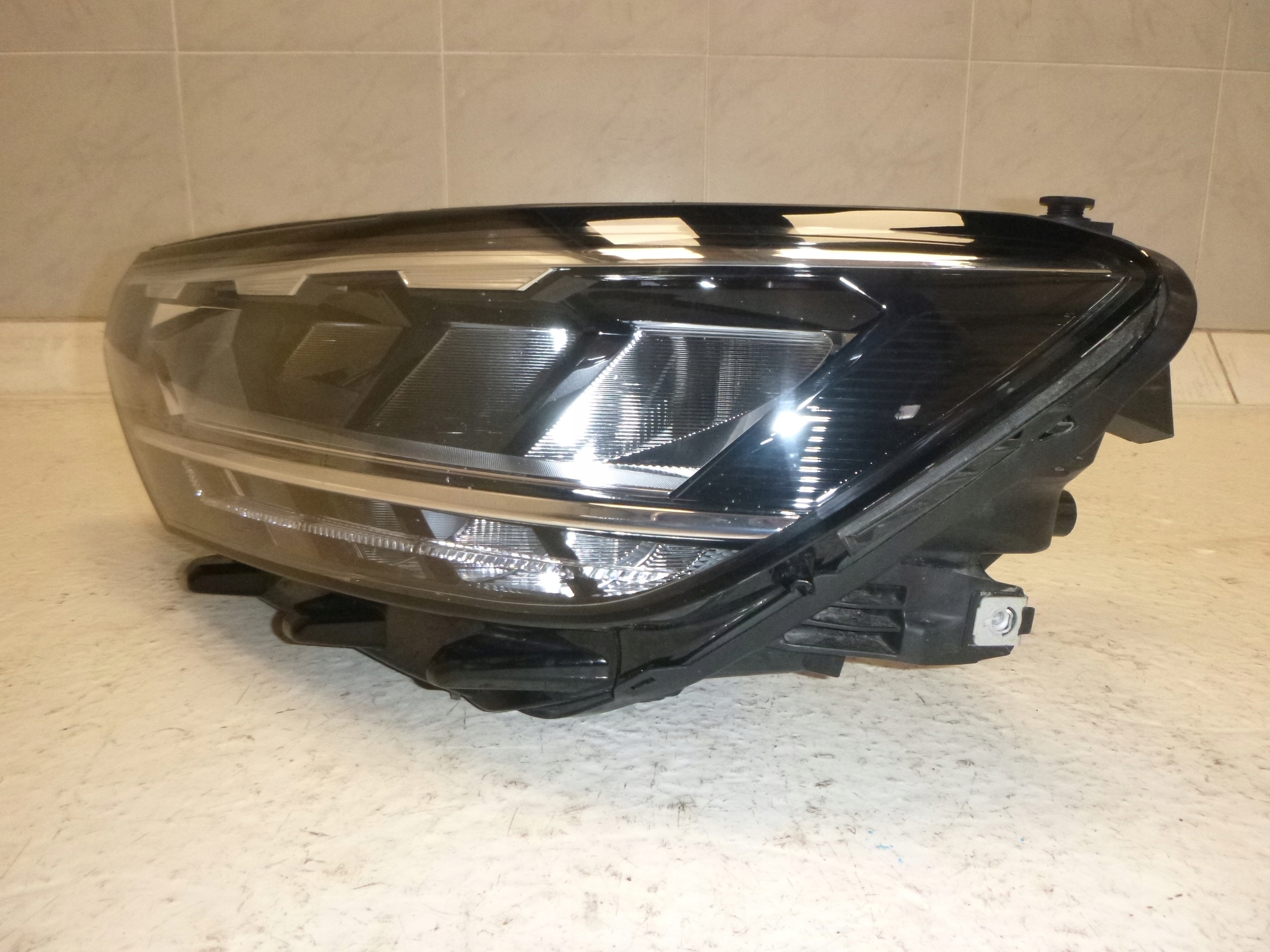 VW PASSAT B8 LIFT light left front 10PIN LED NR104