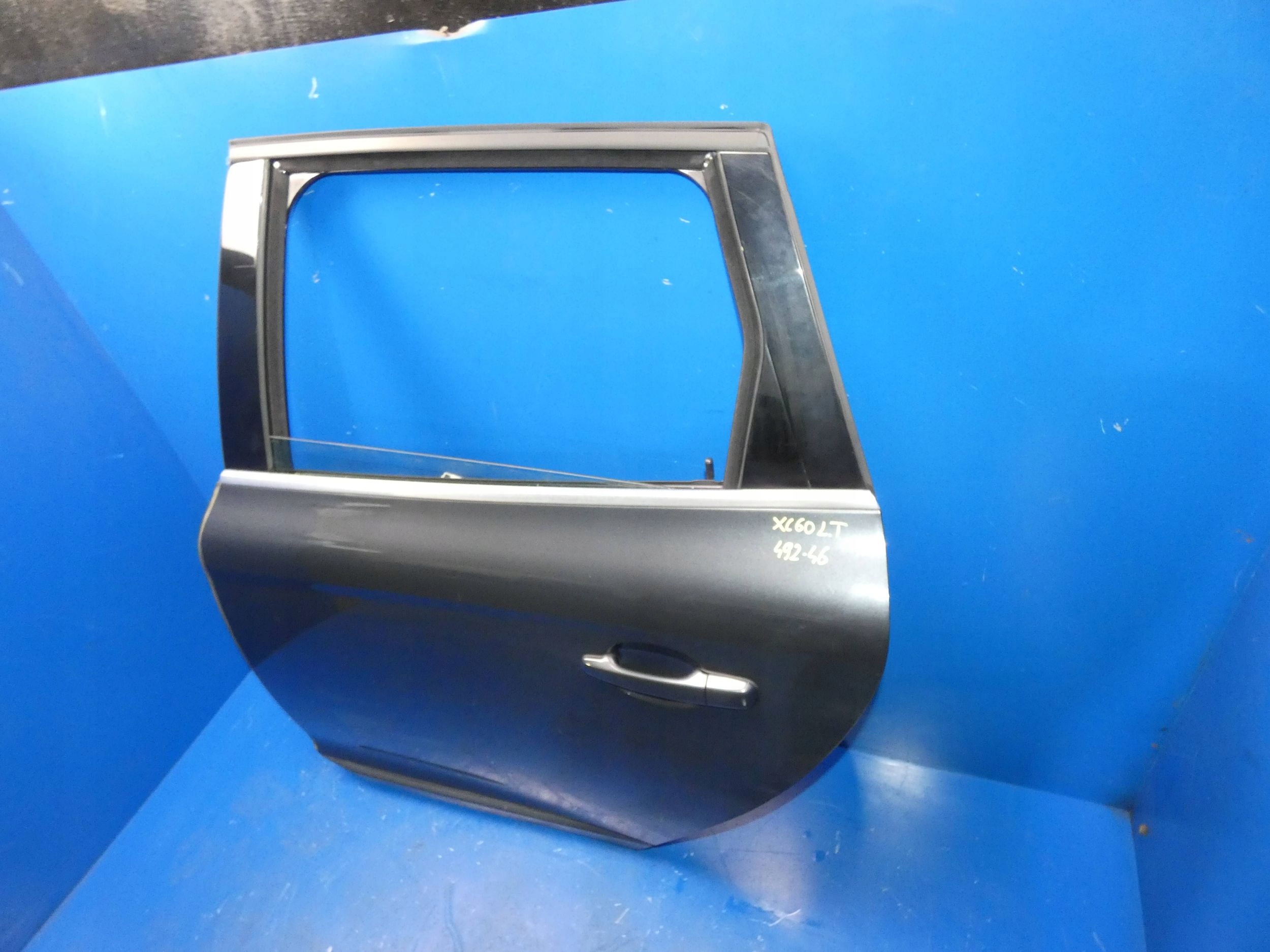 VOLVO XC60 and door left rear part rear. left complete 492-46