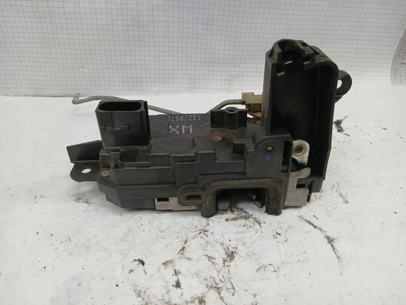 lock door Opel Zafira B 13220371