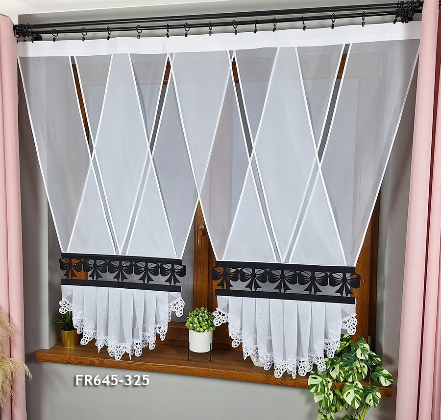 Záclony panely V s volánem a černým ažurem 150 cm FR645-325