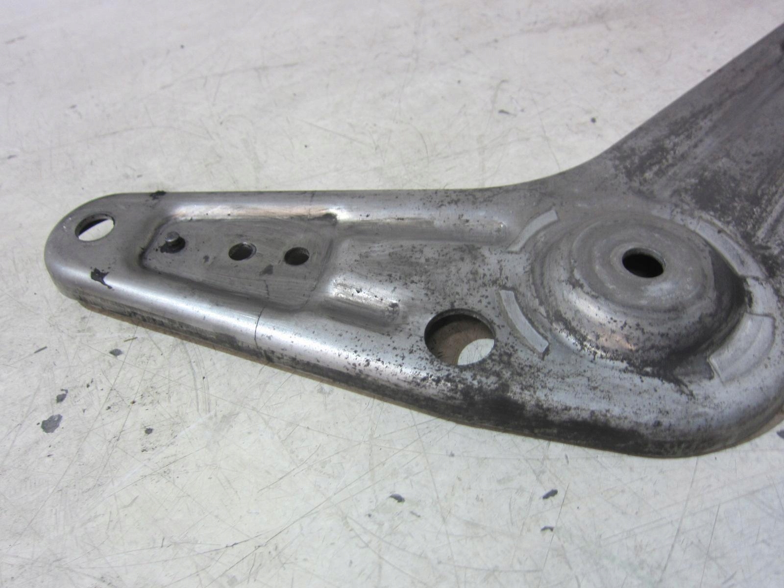 BMW X5 E70 4.8 N62 console springing bar REAKCYJNY right 6770978