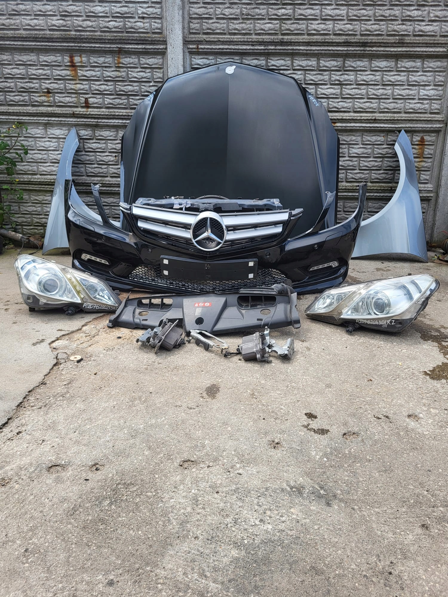PRZÓD KOMPLETNY ZDERZAK MASKA MERCEDES W207