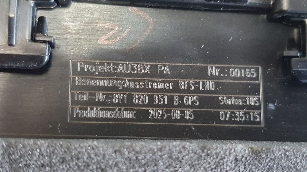 Audi A3 8Y rešetka rešetka ventilacije armature 8Y1820951B