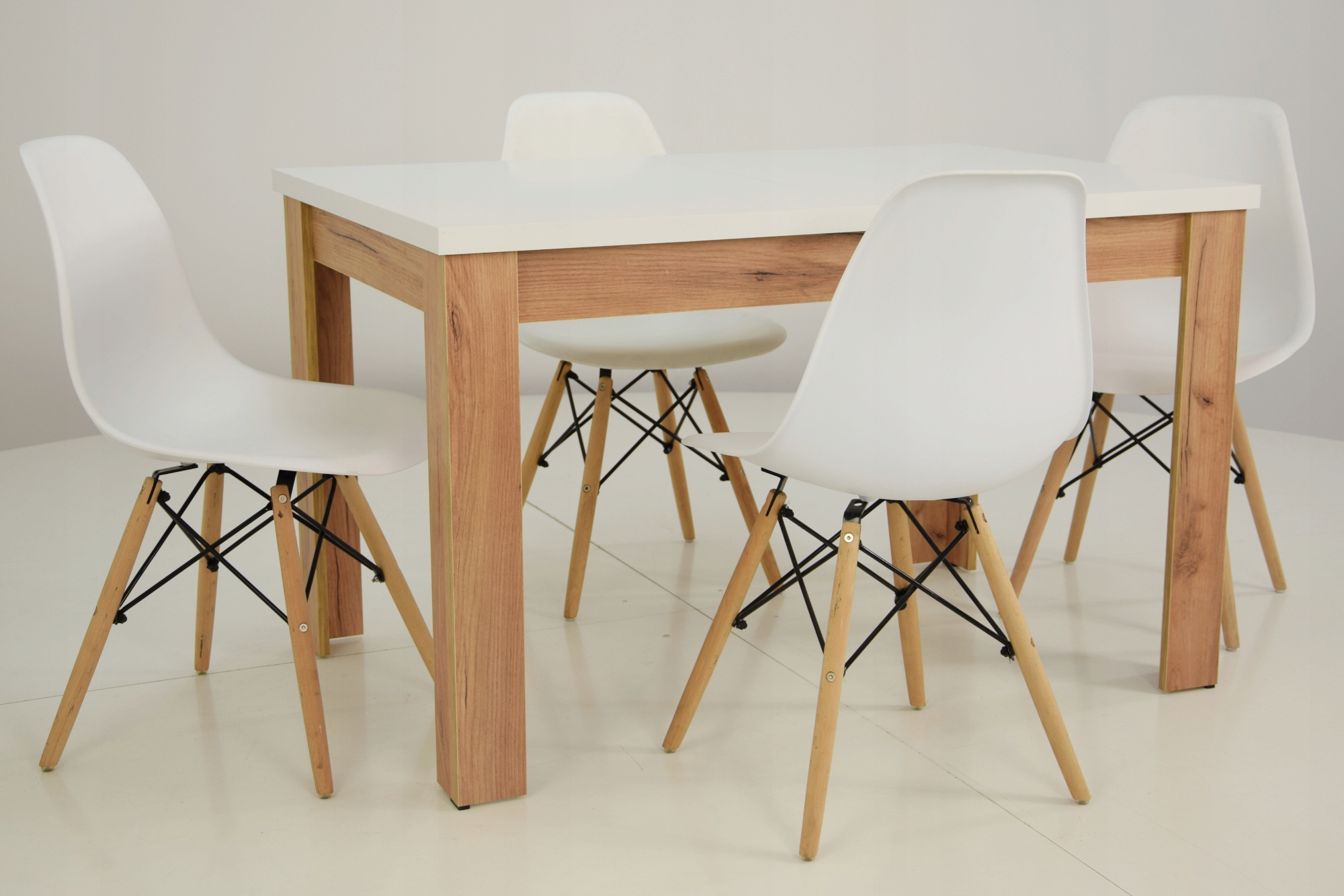 Zestaw skandynawski 4 krzesła i stół rozkładany Kolor korpusu stołu inny kolor