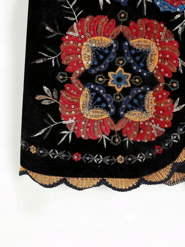 KAMIZELKA HAFTOWANA KWIATY AKSAMITNA BOHO ETNO S Kolor czarny