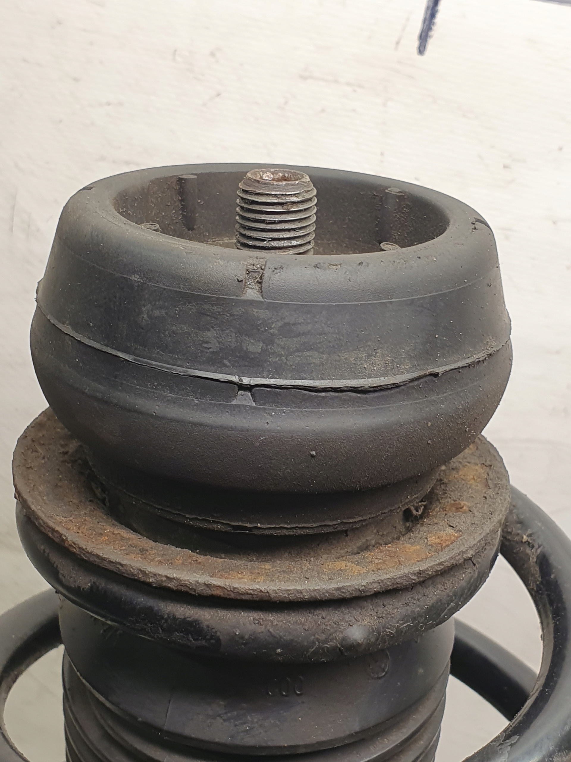 shock absorber left front 1J0413031R AUDI A3 8L 1.8 125KM 97r.