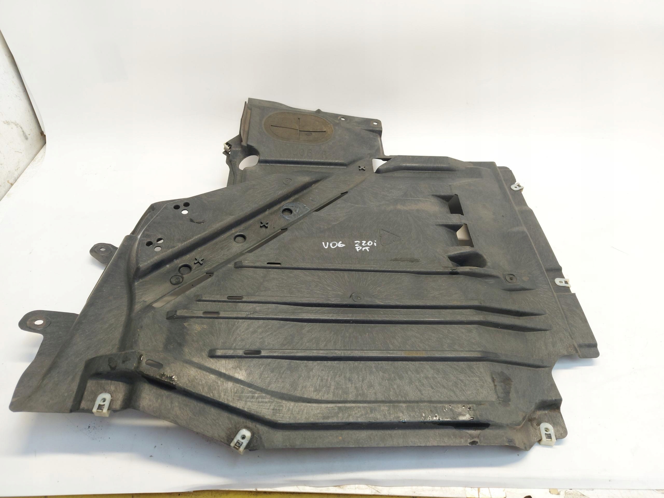 BMW U06 200i cover chassis rear part right 8498400