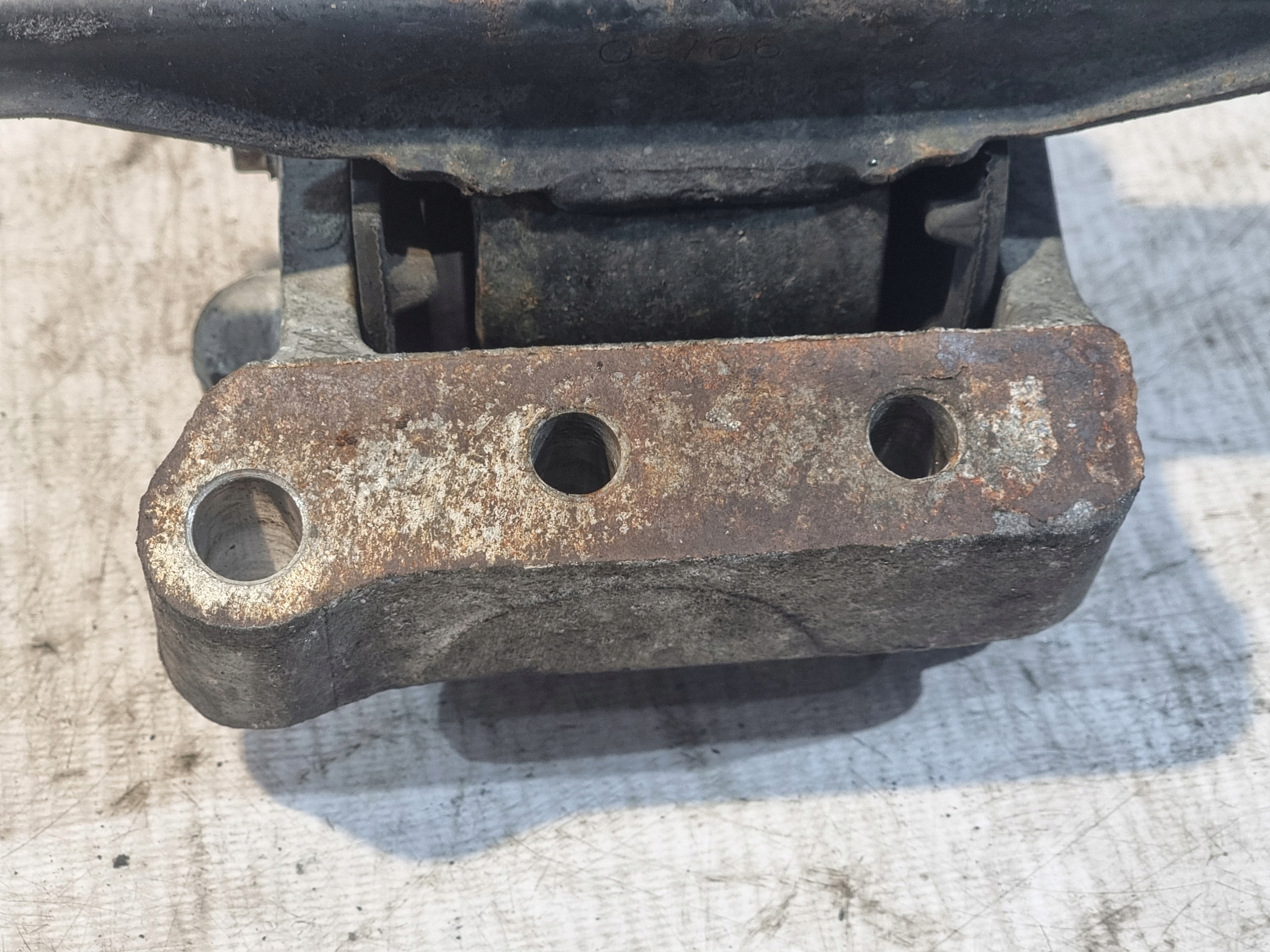 engine mount DODGE CALIBER 2.0 CRD 103kW 07r