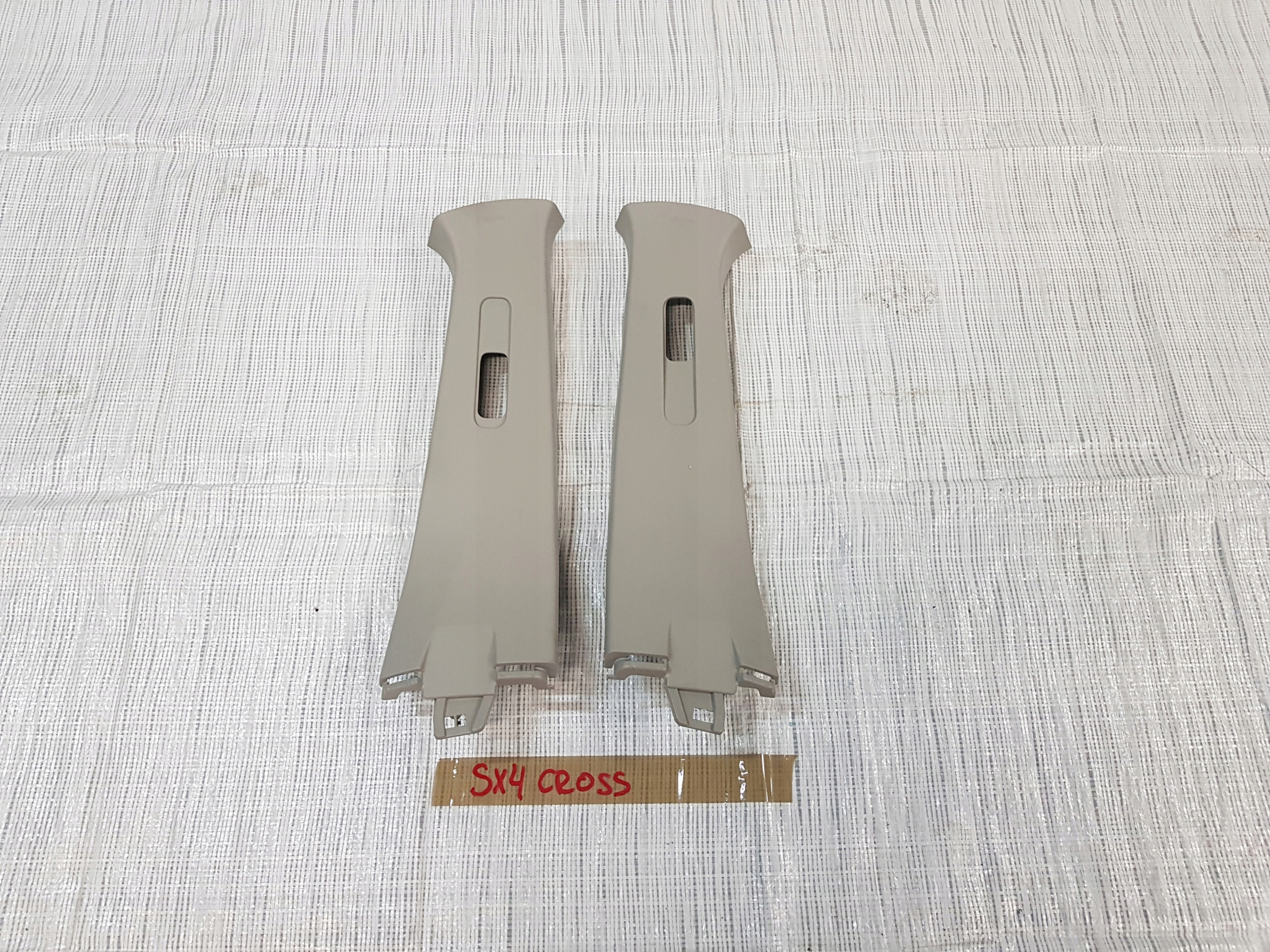 PLASTIK OSŁONA SŁUPKA SUZUKI SX4 S-CROSS 2017R