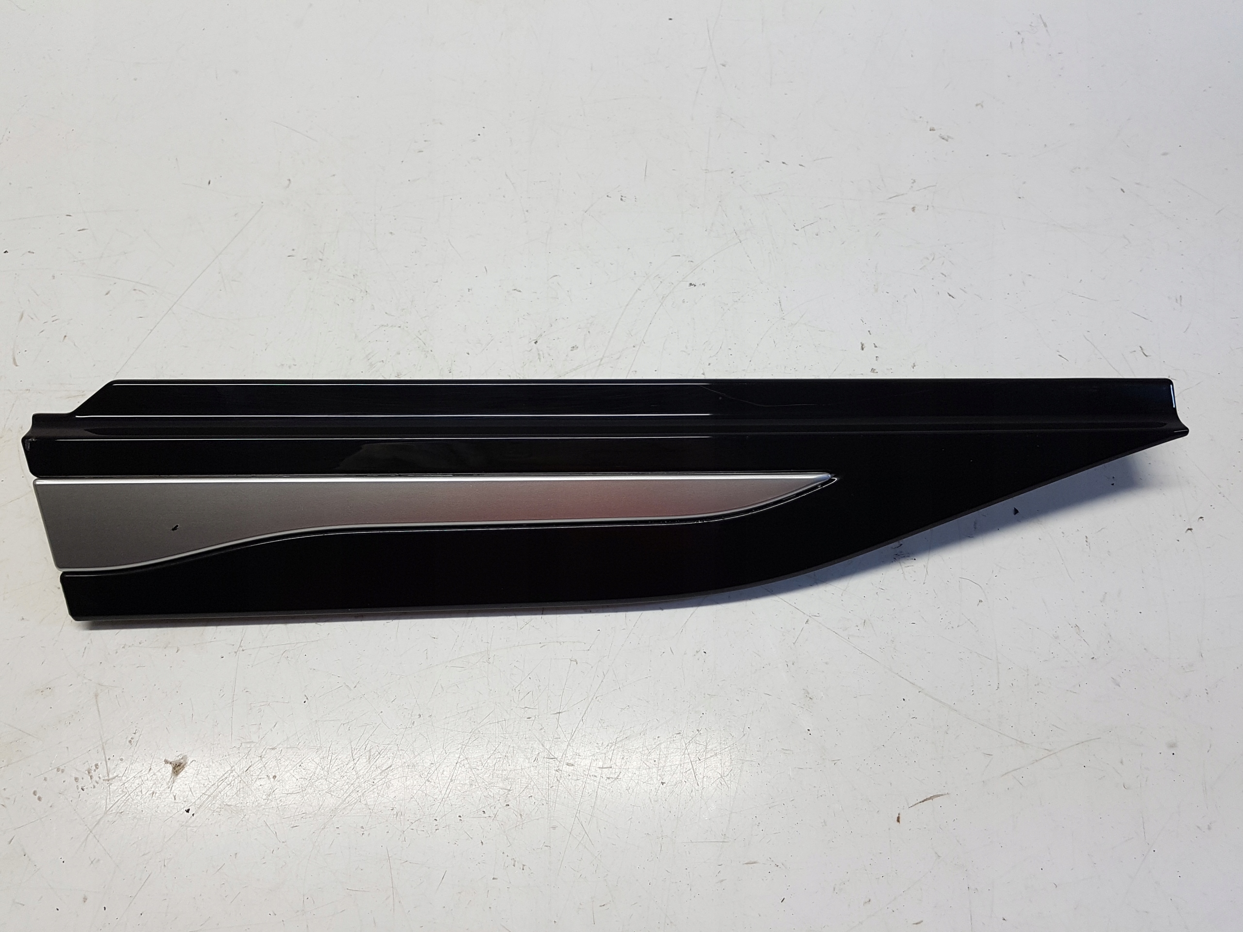 K8D2-280B10-AC - RANGE ROVER EVOQUE II FRONT MUDGUARD RIGHT