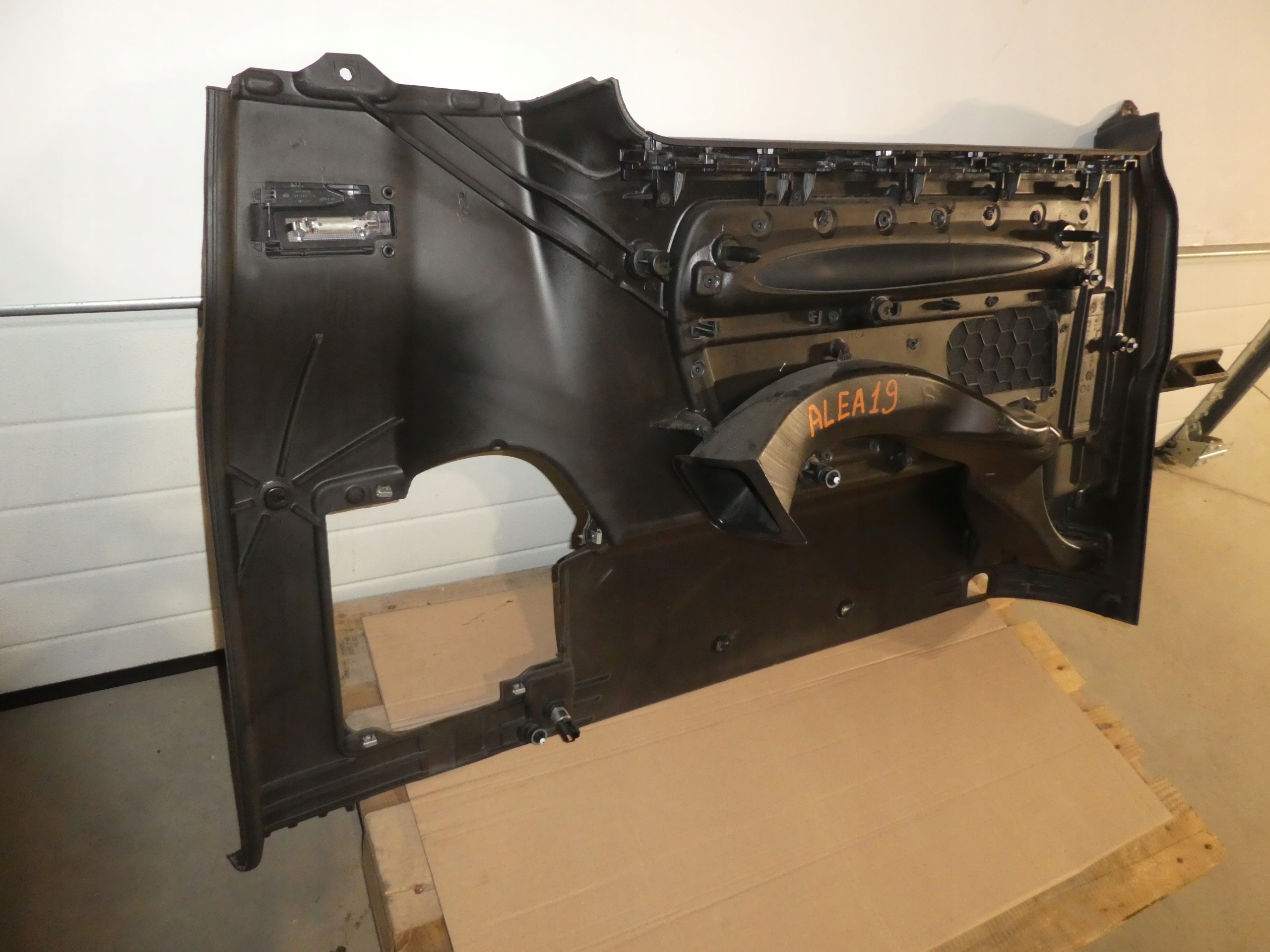 VW T6 CALIFORNIA upholstery side rear part right 7E5686716