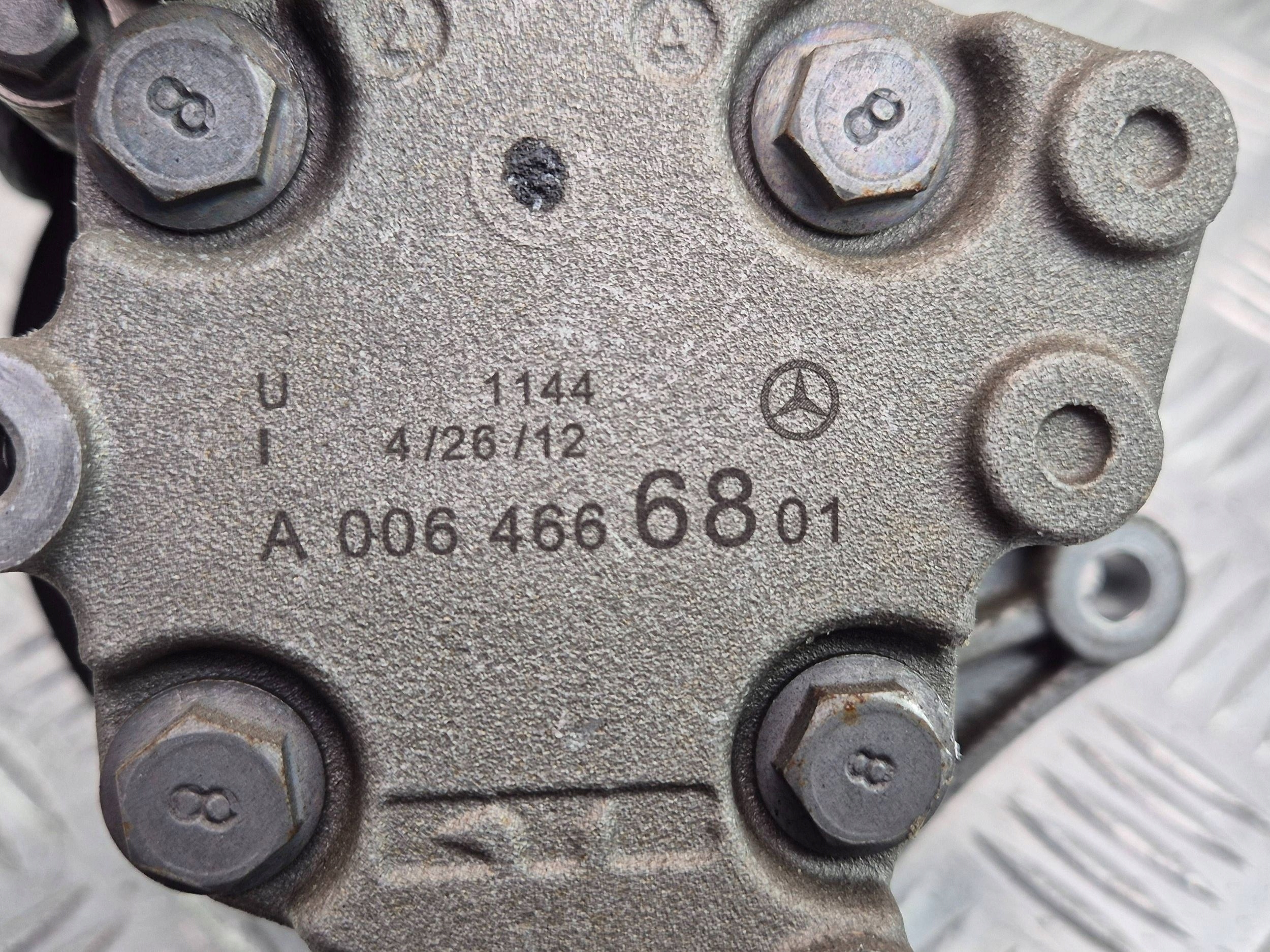 Mercedes E200 CGI W212 servo pump A0064666801 271.820