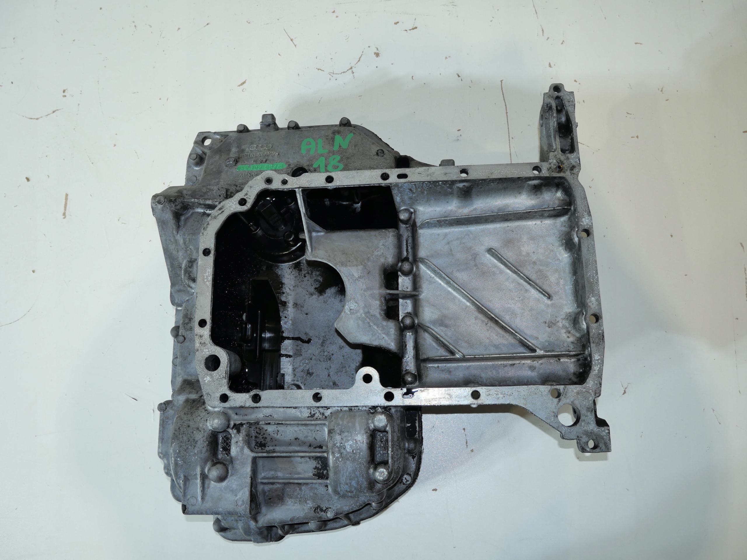 MISKA olaj OLEJOWA AUDI TDI 059103603M