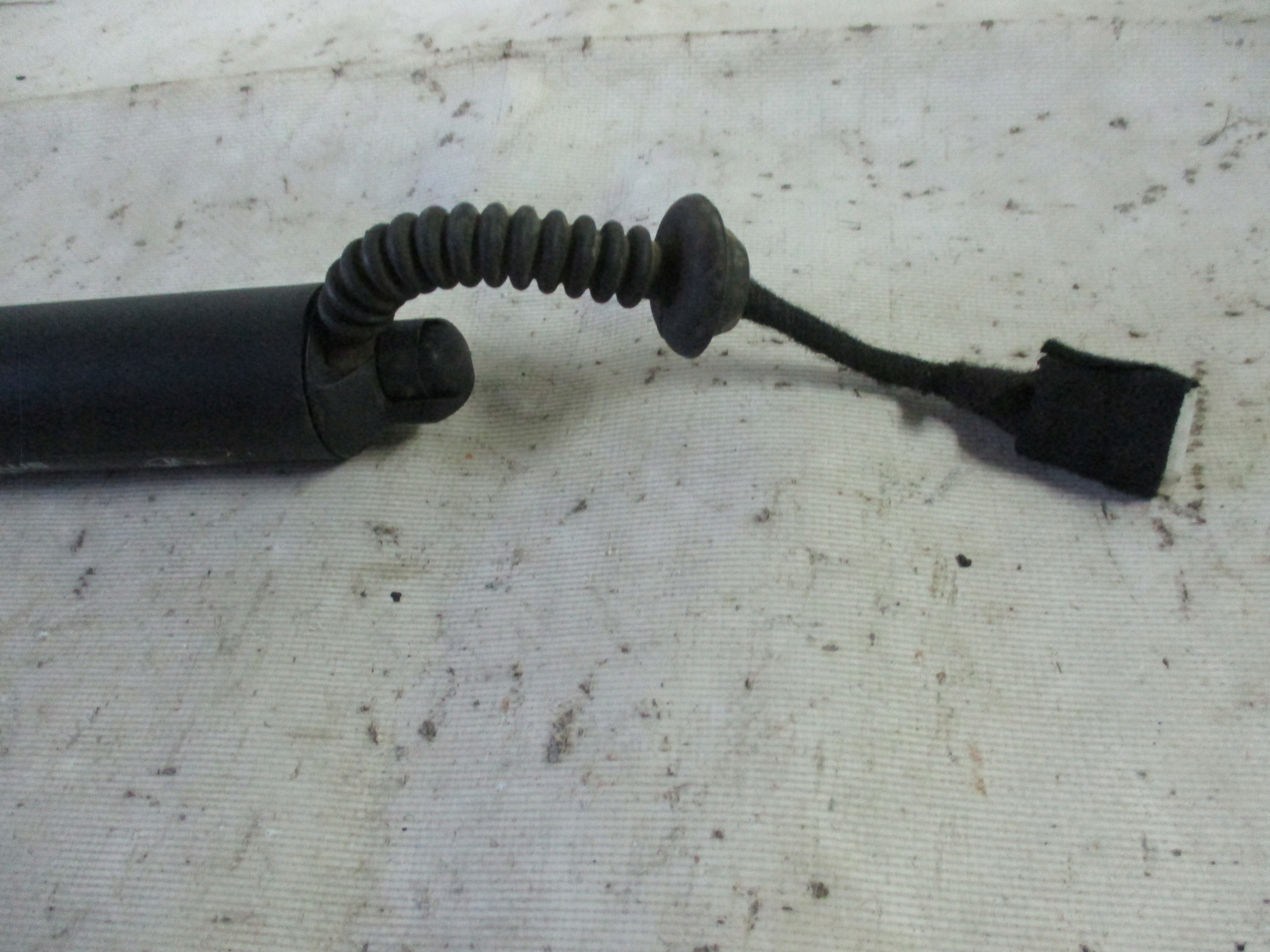 damper bonnet electrical BMW 2 F46 left 7365979