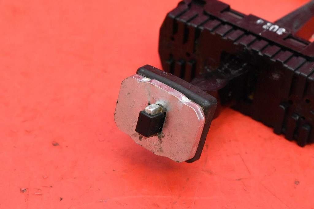 limiter door left front KIA SPORTAGE 5 V 21-25