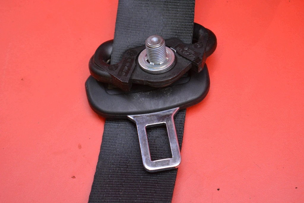 seat belt right front adjuster 621493000 SKODA RAPID 12-17