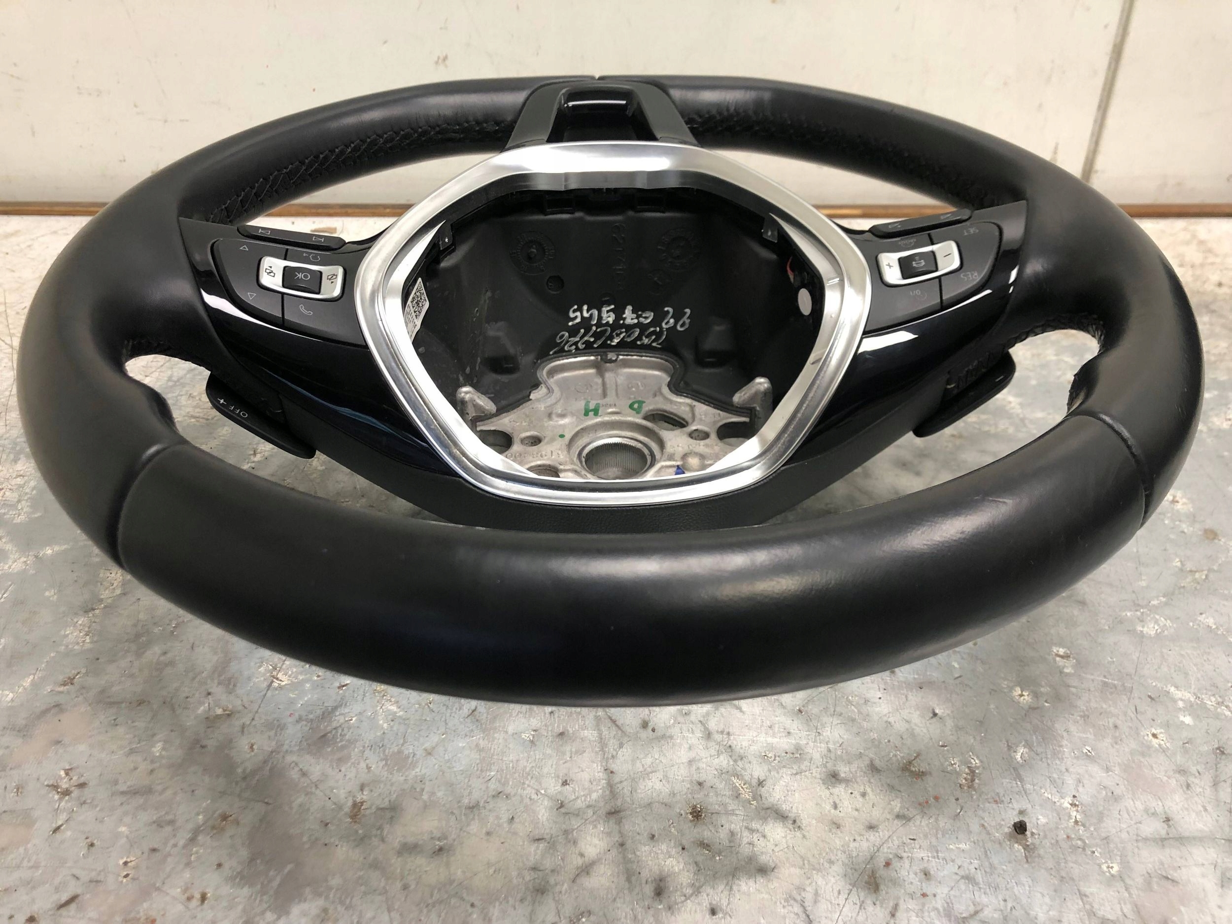 steering wheel, leather MULTIFUNKCJA with shifting VW PASSAT B8 5G0419091GF