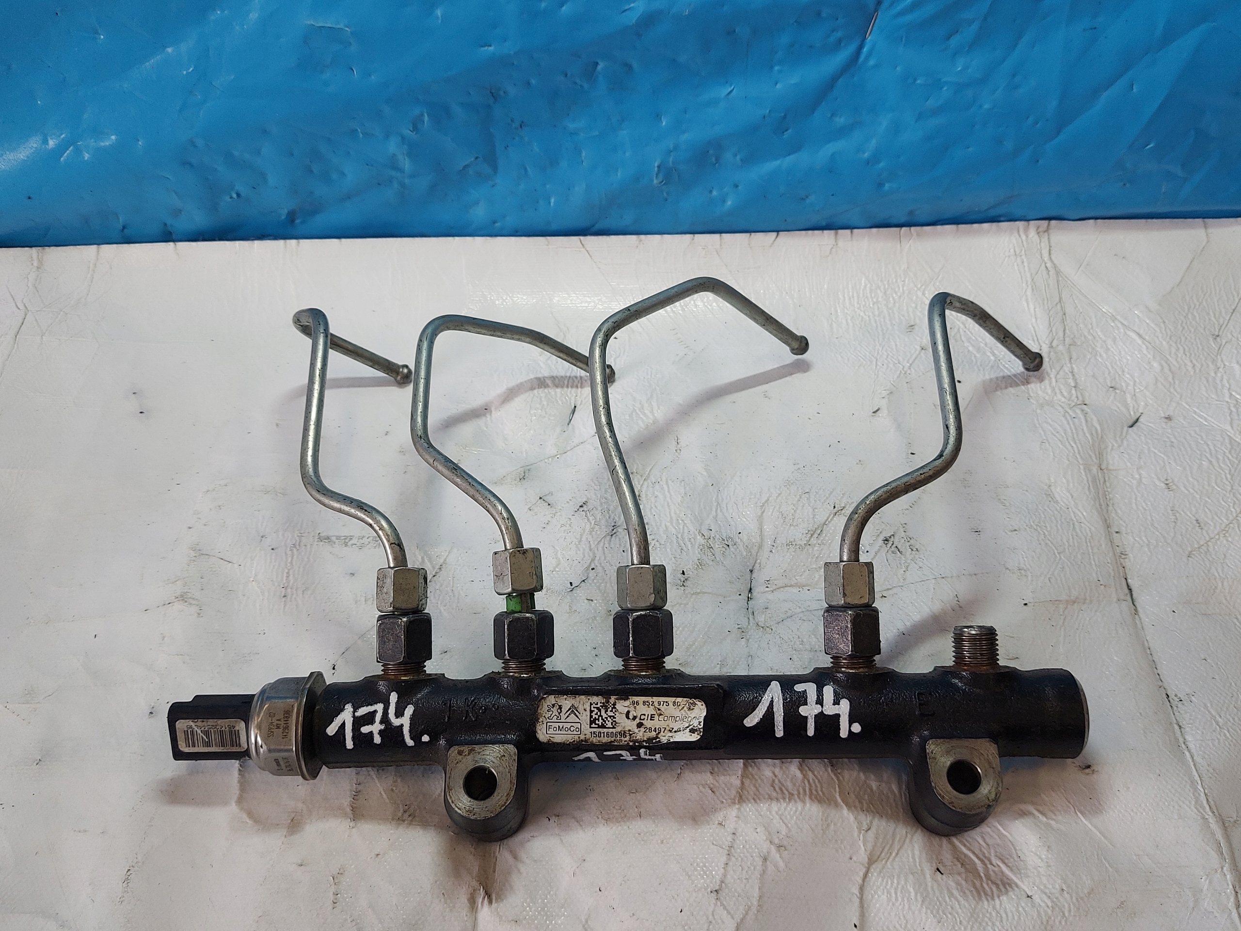 Rampe injection VOLVO V40 D2 1.6 HDI 968529758002
