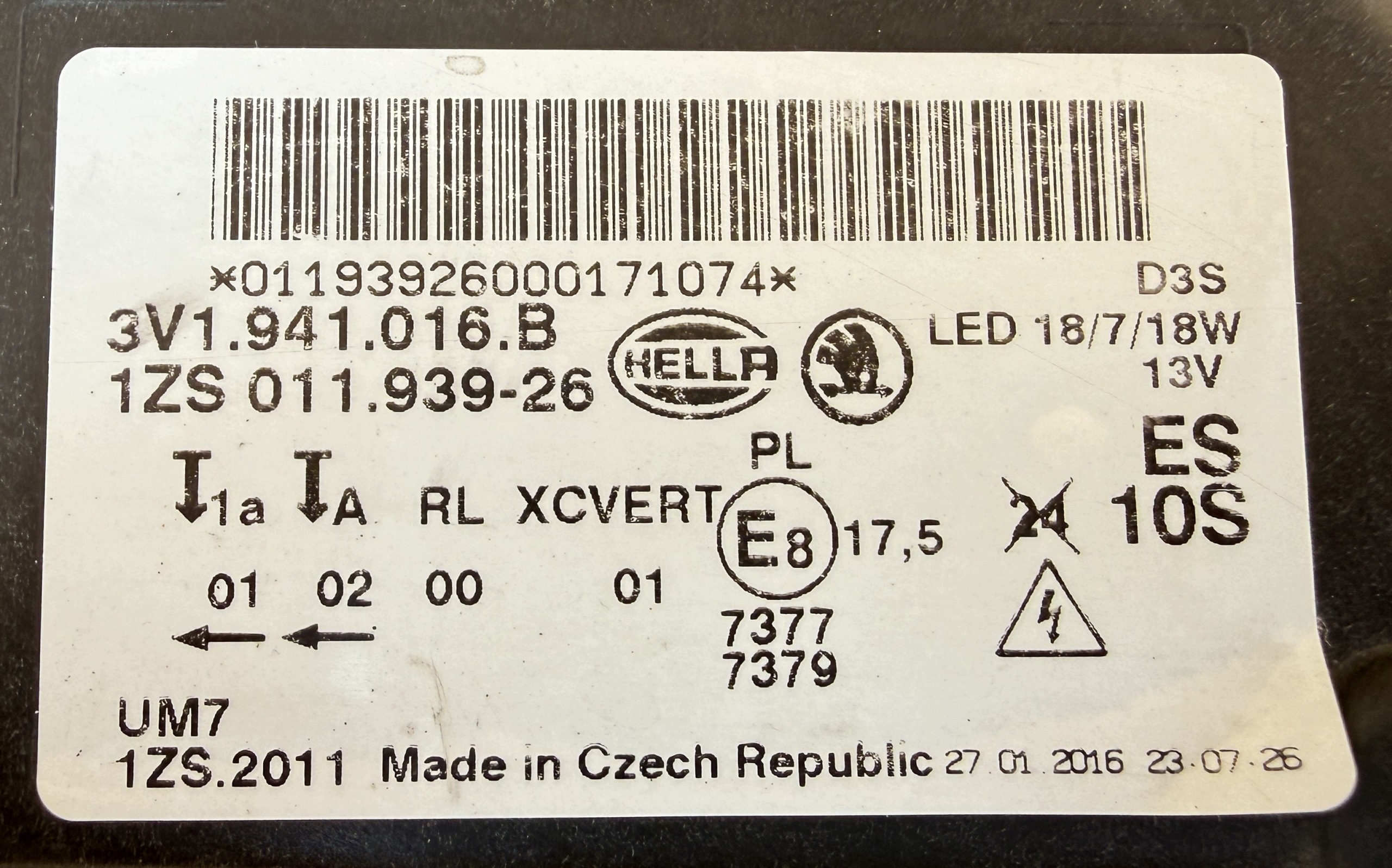 light SKODA SUPERB III 3V1941016B right original as new